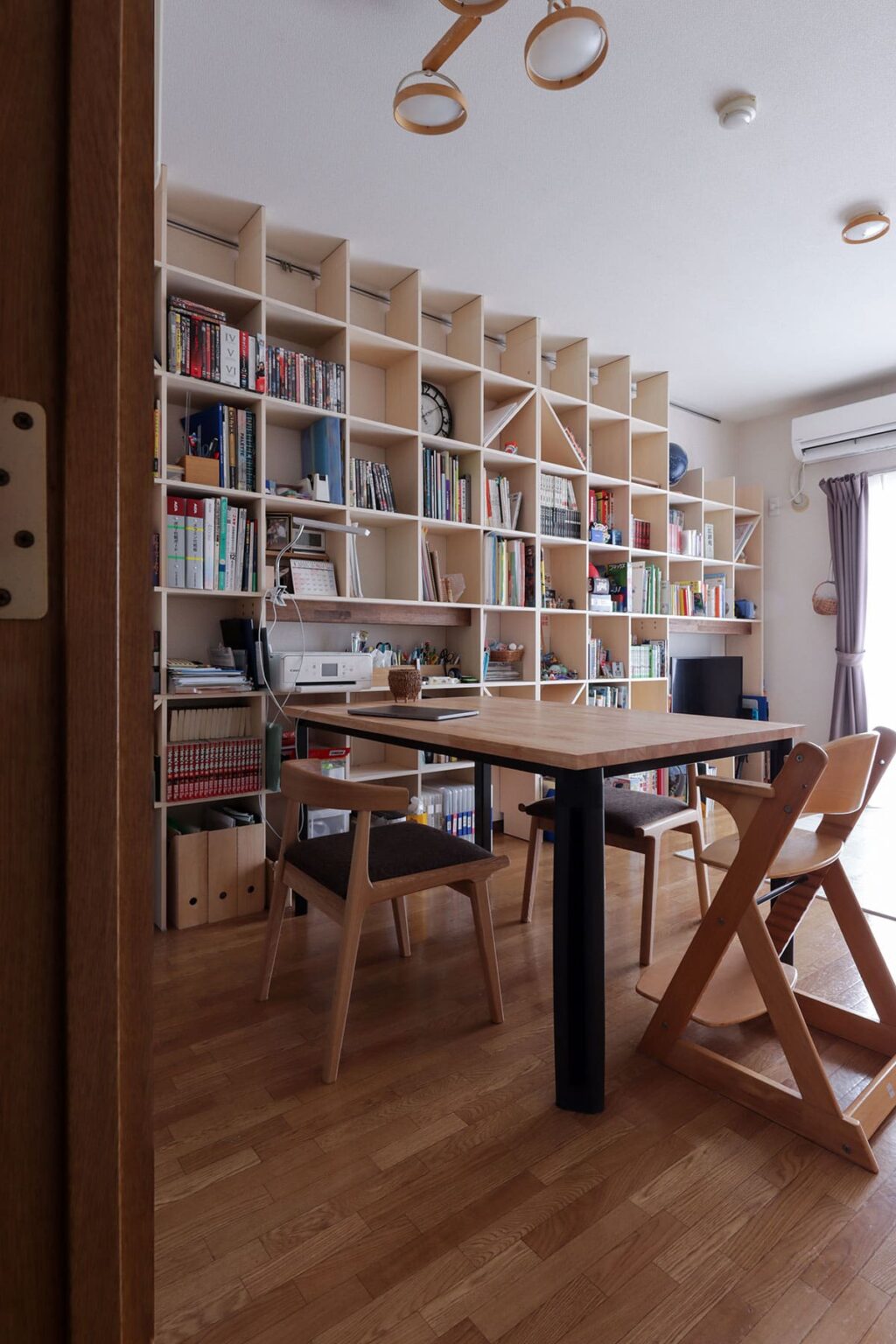 リビングに置くおしゃれな机　勉強・子供用・収納付きのおすすめデスクをご紹介