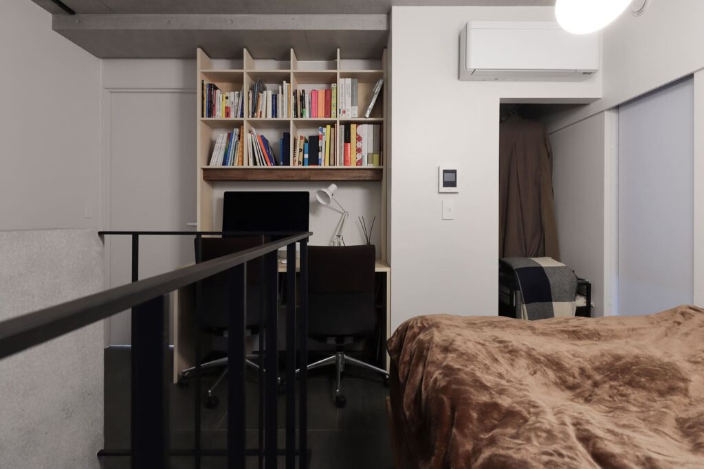 書斎リフォームの費用やレイアウト実例　収納本棚やミニ書斎の作り方もご紹介