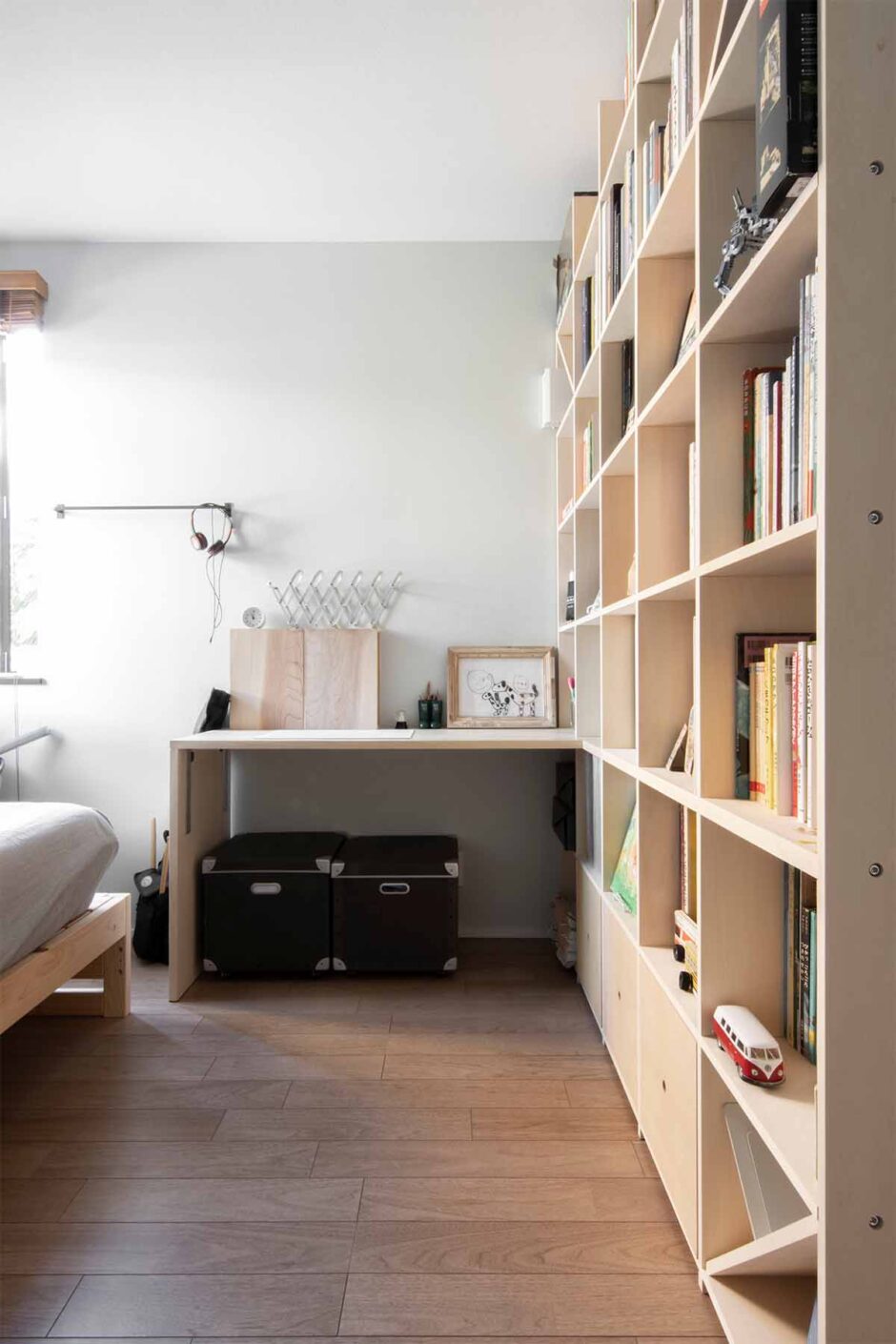 コンパクトでおしゃれな学習机 シンプルでリビングにも合う長く使える机とは