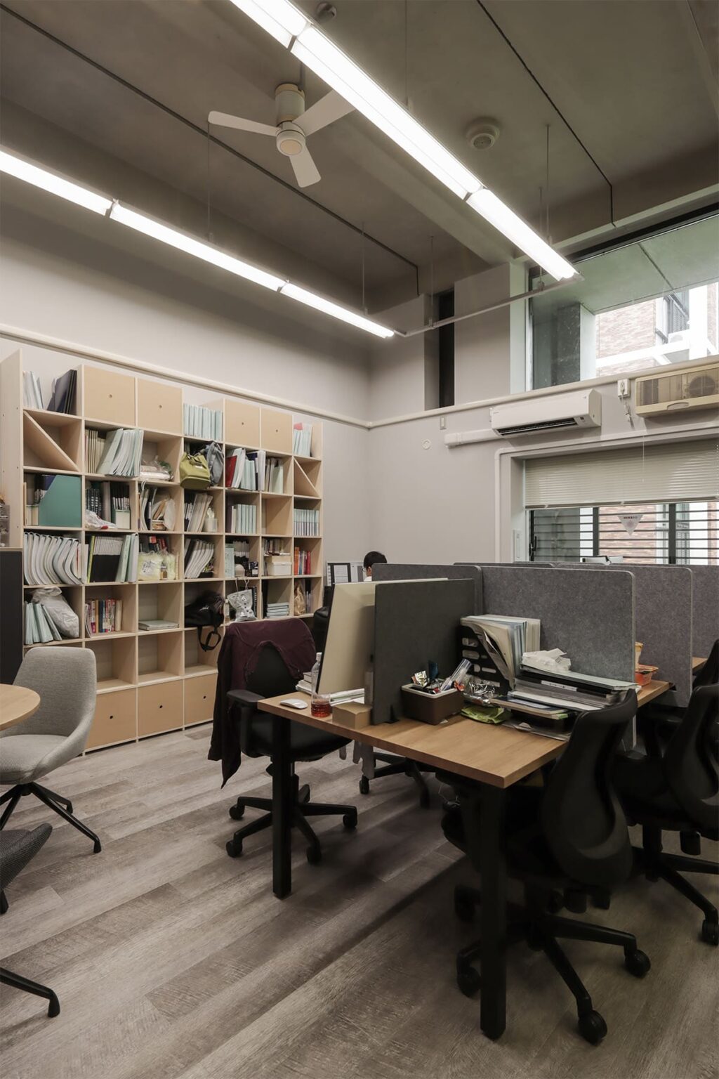 京都大学科学研究所の研究室に - Shelf 壁一面の本棚 奥行350mm - マルゲリータお客様事例