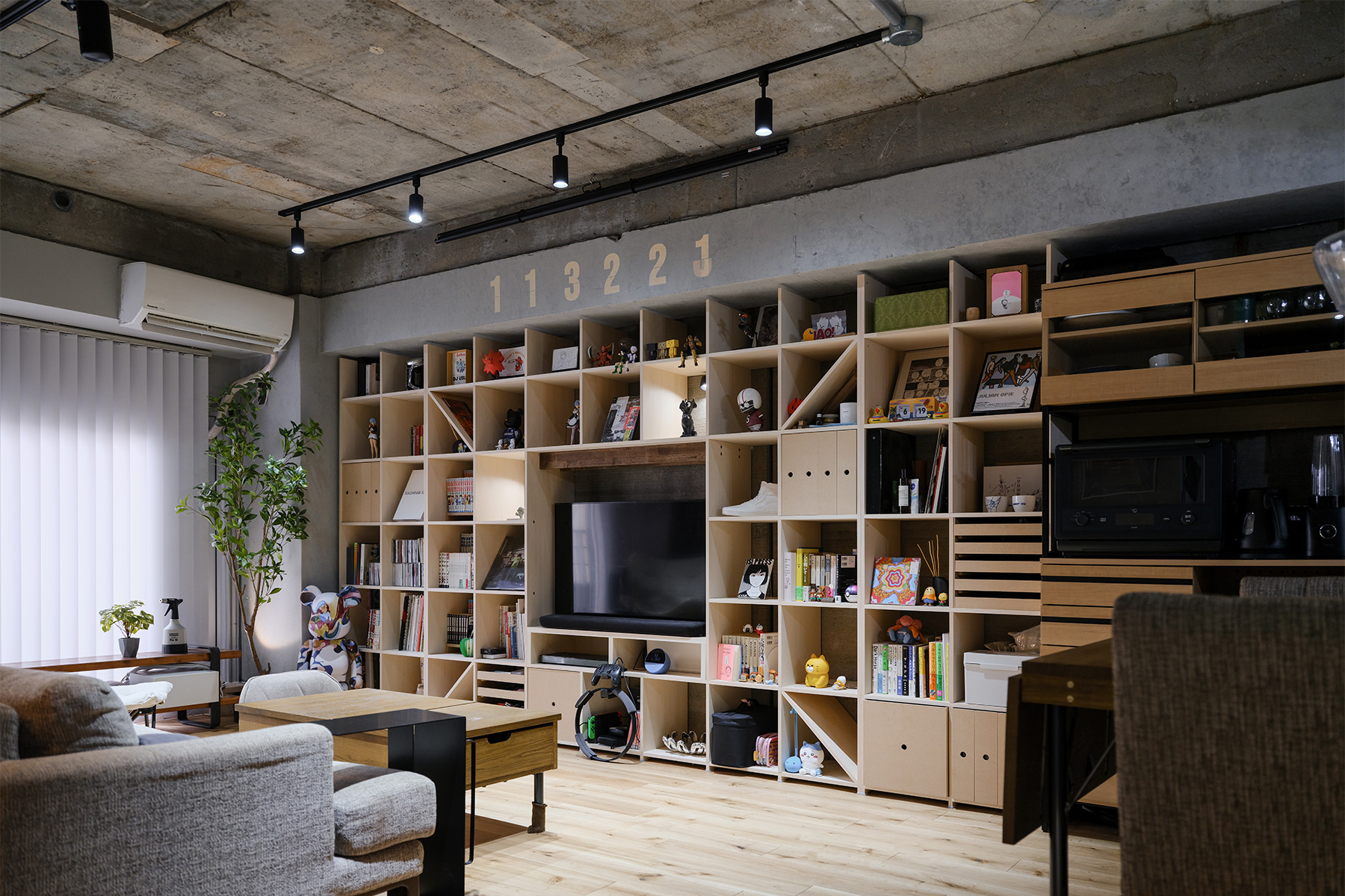 大きなリビングボード - Shelf 壁一面の本棚 奥行350mm - マルゲリータお客様事例
