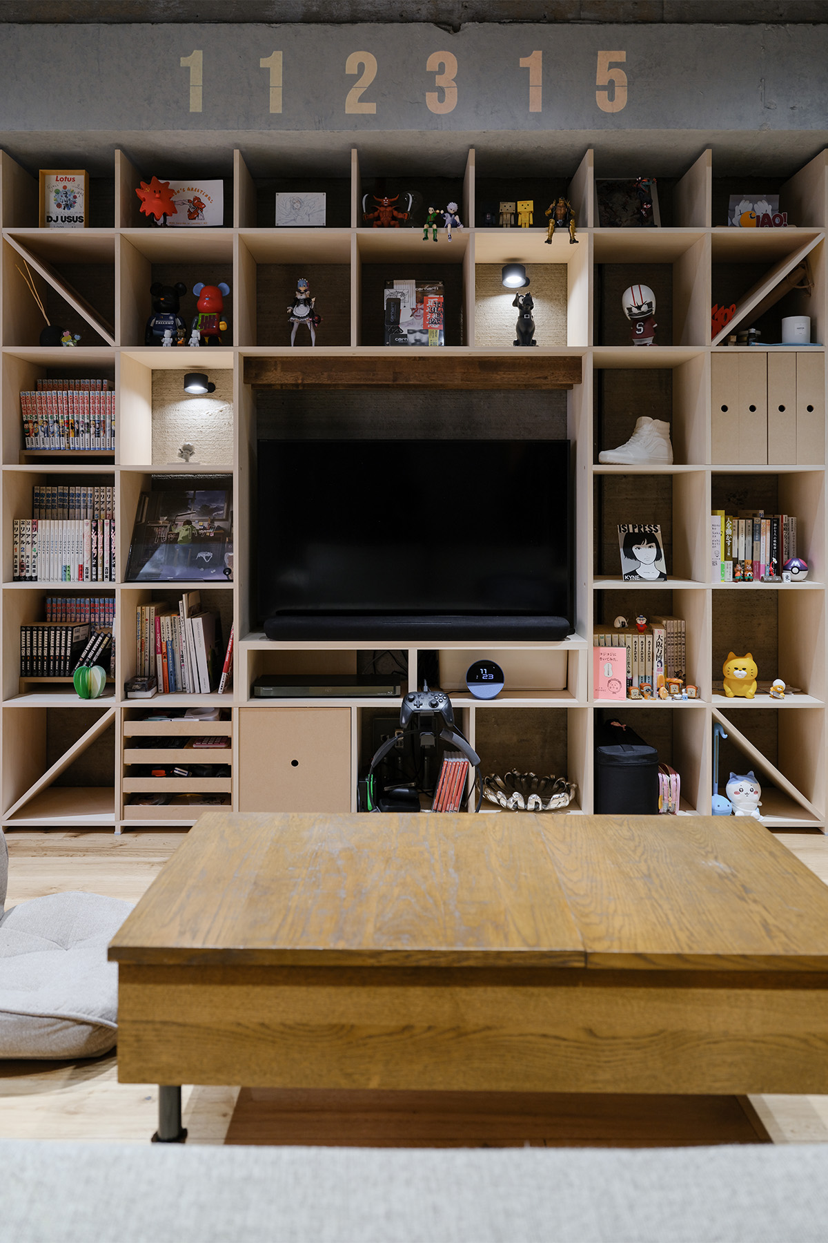 大きなリビングボード - Shelf 壁一面の本棚 奥行350mm - マルゲリータお客様事例