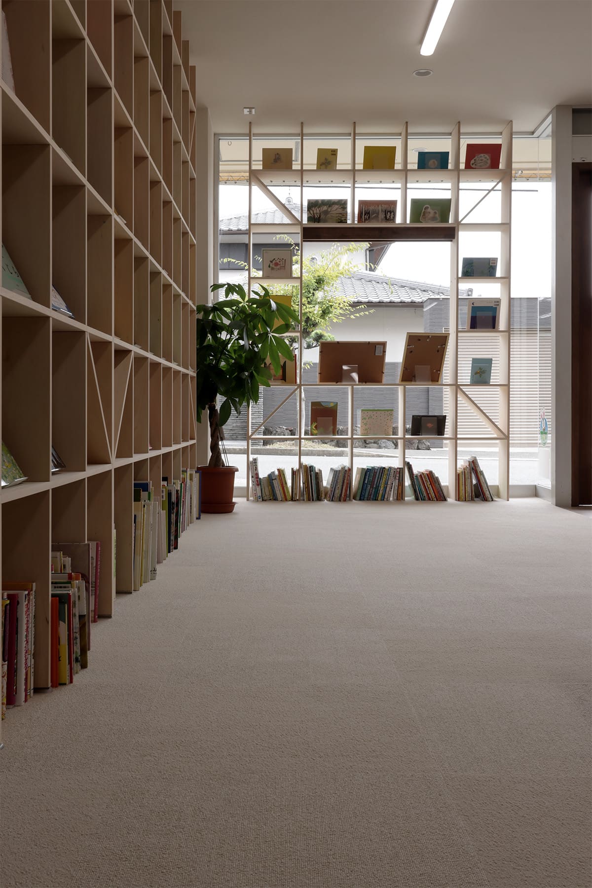 株式会社えほん不動産　様 - Shelf 壁一面の本棚 奥行250mm - マルゲリータお客様事例
