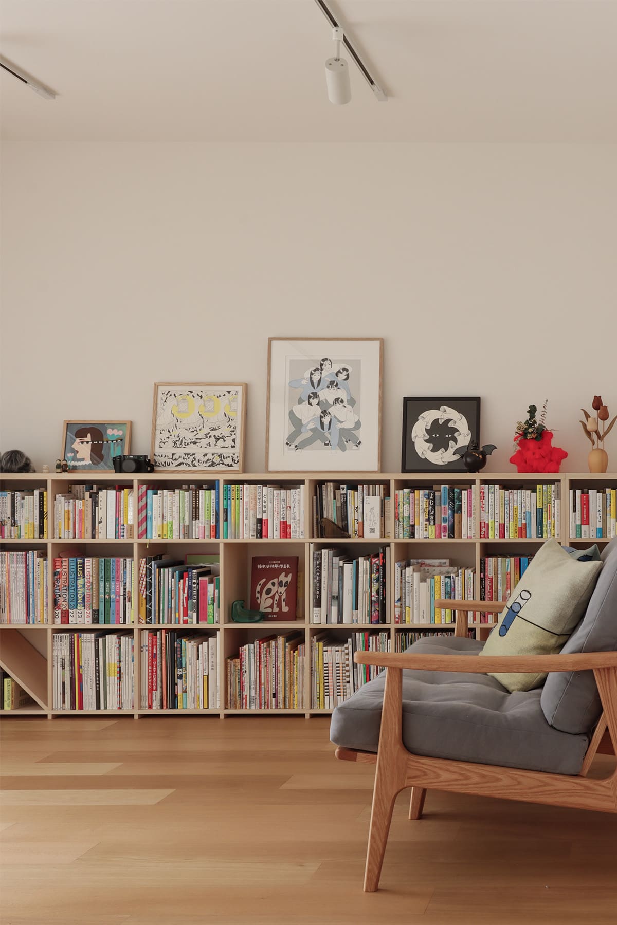 広々としたリビングに - Shelf ロータイプ本棚 - マルゲリータお客様事例