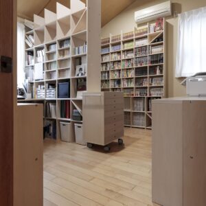 川の字に並ぶ本棚で構成した、二つのワークスペース - Shelf 壁一面の本棚 奥行350mm - マルゲリータお客様事例