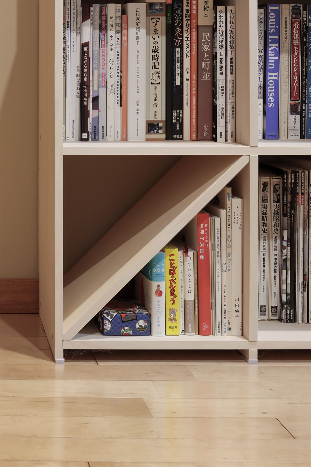 川の字に並ぶ本棚で構成した、二つのワークスペース - Shelf 壁一面の本棚 奥行350mm - マルゲリータお客様事例