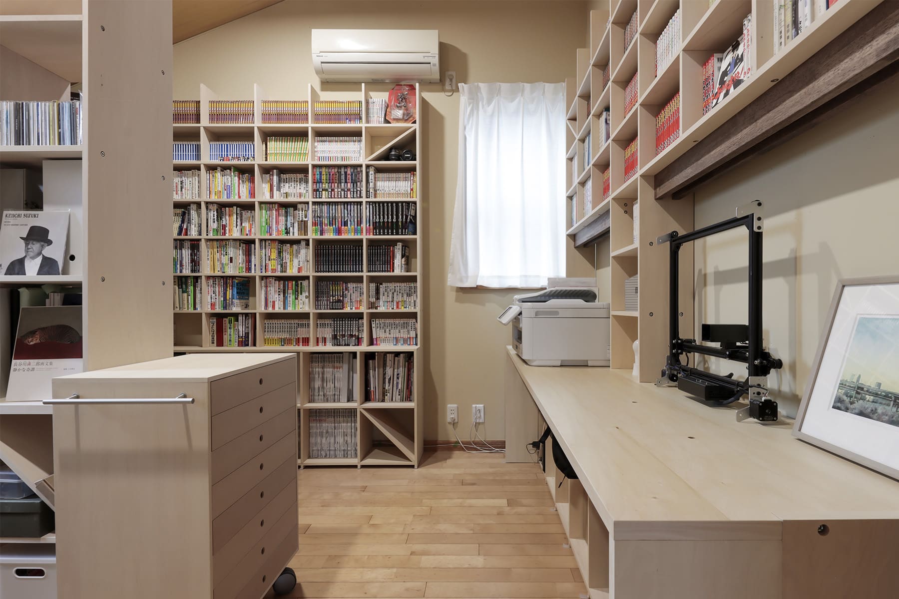 川の字に並ぶ本棚で構成した、二つのワークスペース - Shelf 壁一面の本棚 奥行350mm - マルゲリータお客様事例