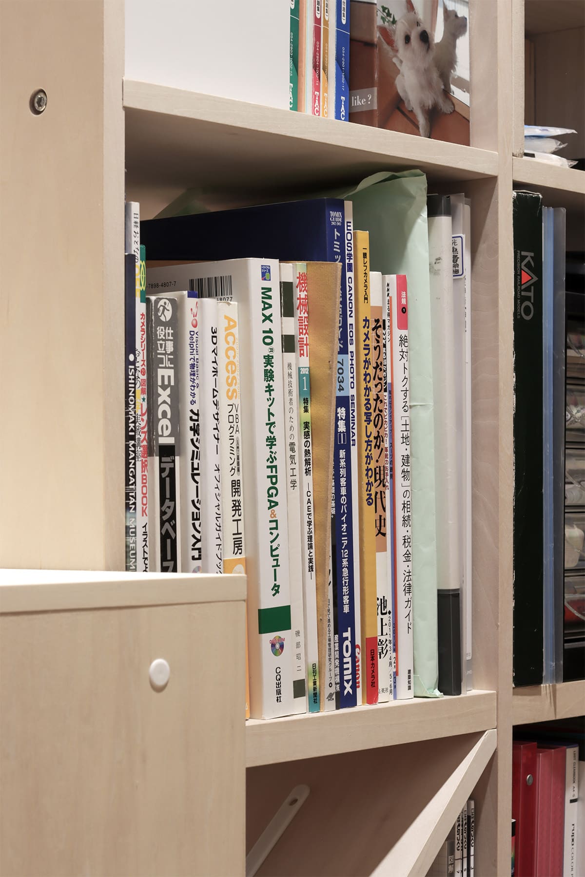 川の字に並ぶ本棚で構成した、二つのワークスペース - Shelf 壁一面の本棚 奥行350mm - マルゲリータお客様事例
