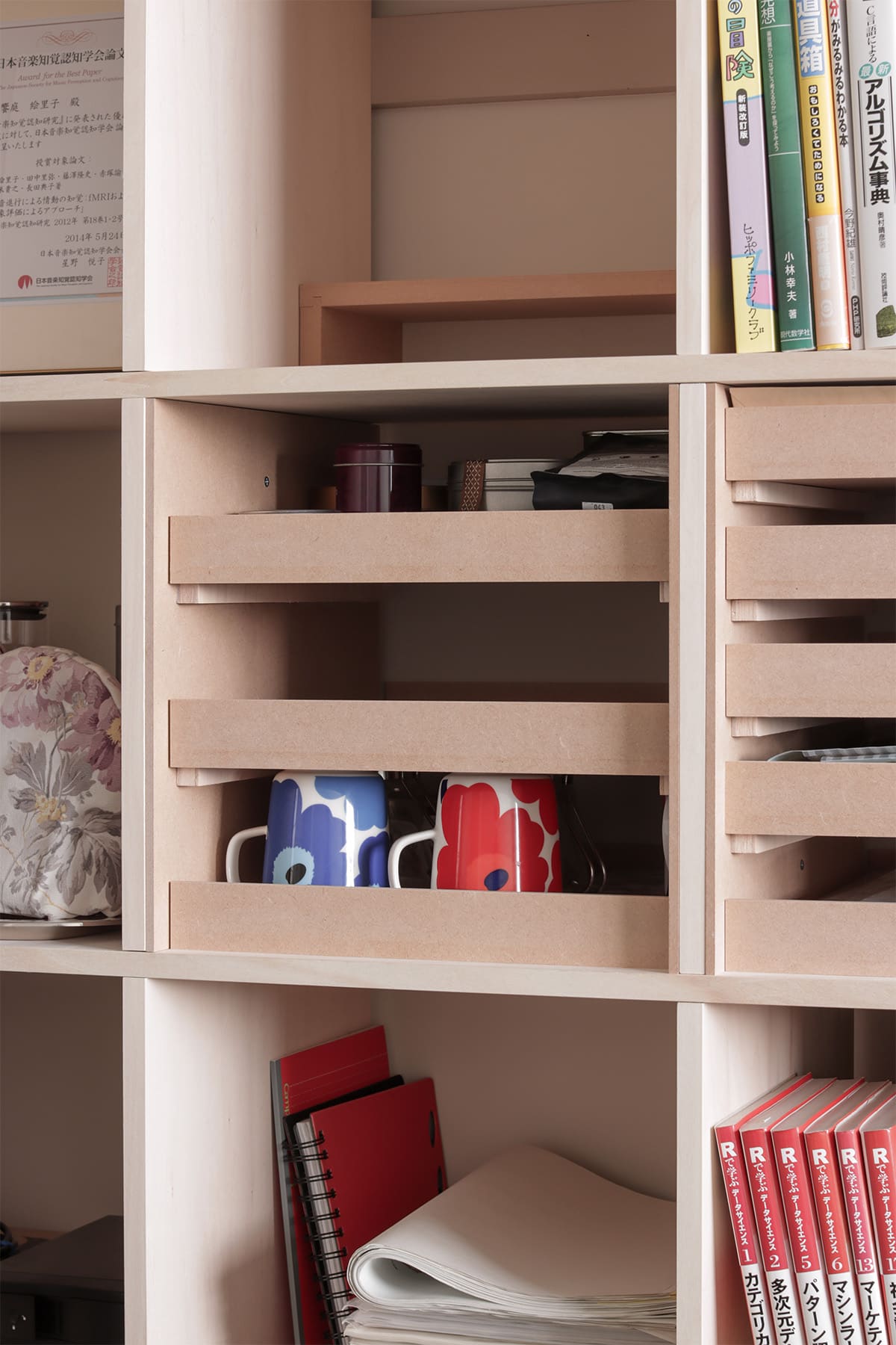 聴覚研究を支える、壁一面本棚の研究室 - Shelf 壁一面の本棚 奥行350mm - マルゲリータお客様事例