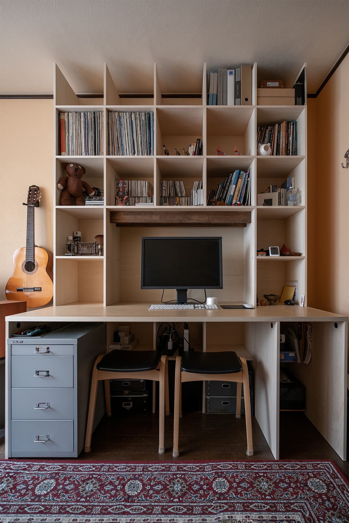 音楽のある書斎を支える壁面構成 - Shelf カウンター付き本棚 - マルゲリータお客様事例