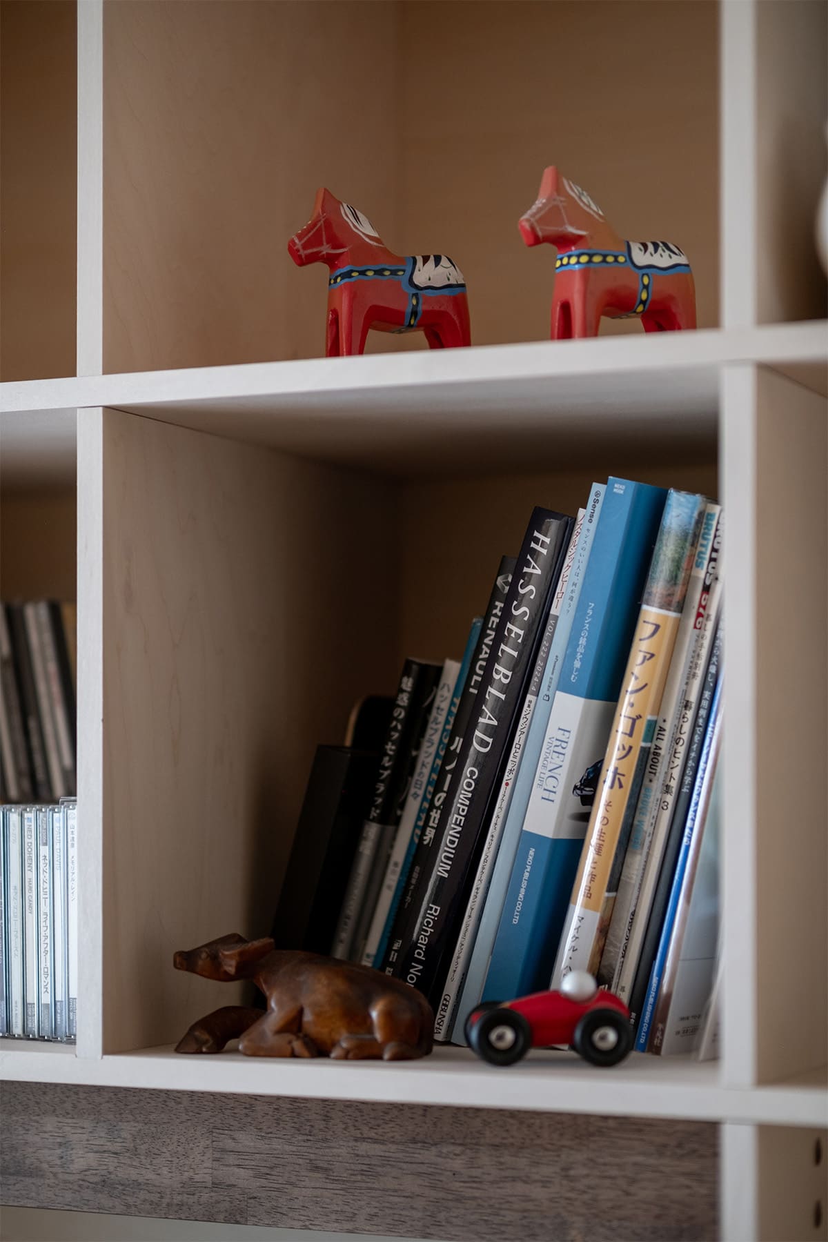 音楽のある書斎を支える壁面構成 - Shelf カウンター付き本棚 - マルゲリータお客様事例