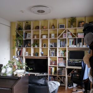 リビングボードとワークデスク - Shelf 壁一面の本棚 奥行350mm / カウンター付き本棚 - マルゲリータお客様事例