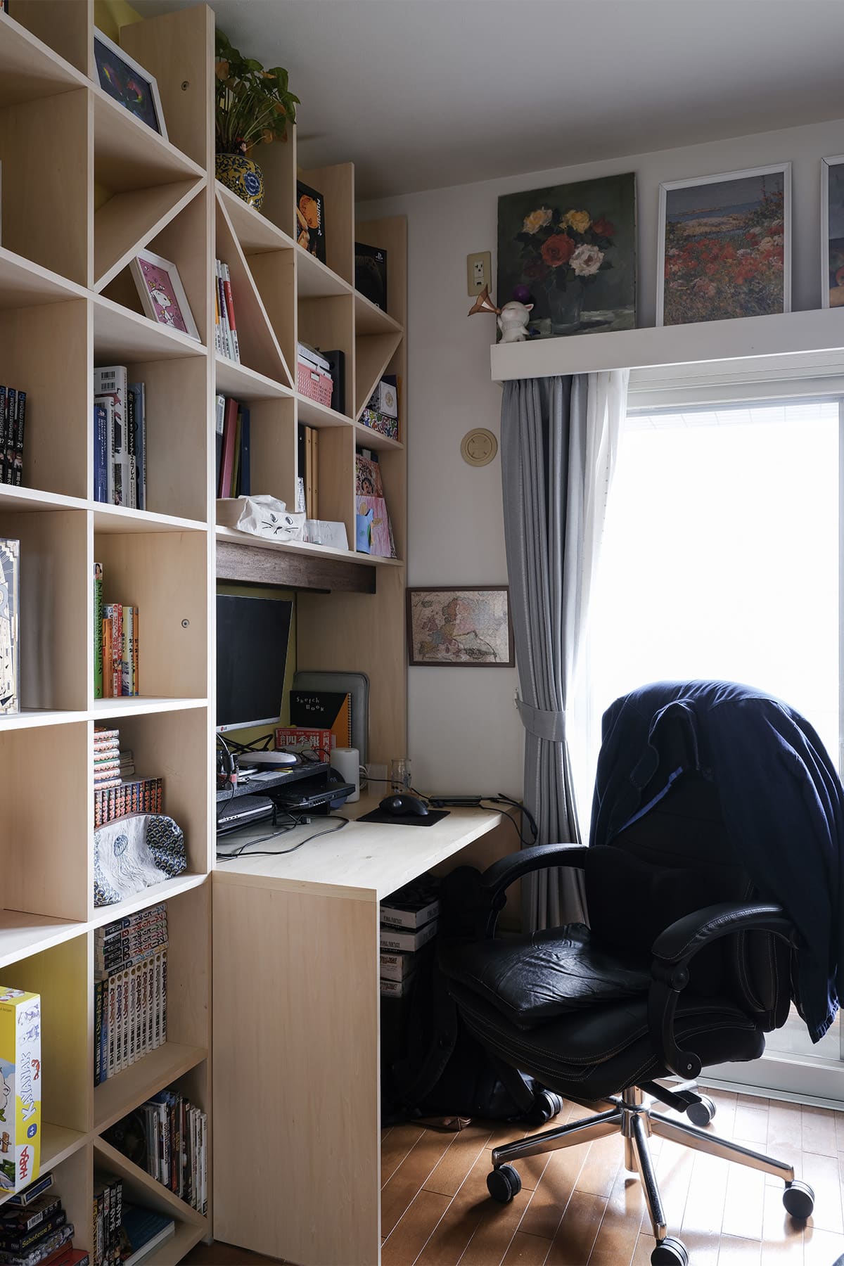 リビングボードとワークデスク - Shelf 壁一面の本棚 奥行350mm / カウンター付き本棚 - マルゲリータお客様事例