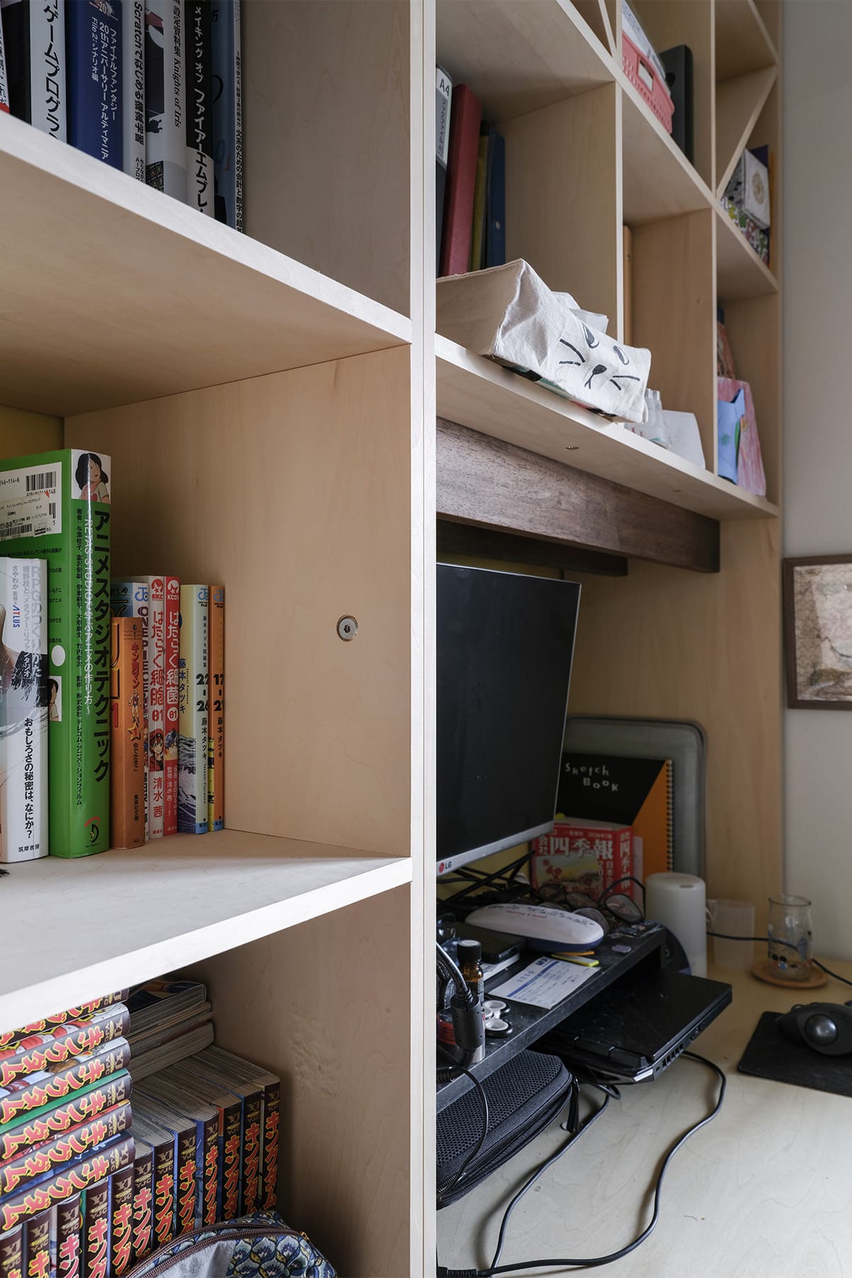 リビングボードとワークデスク - Shelf 壁一面の本棚 奥行350mm / カウンター付き本棚 - マルゲリータお客様事例
