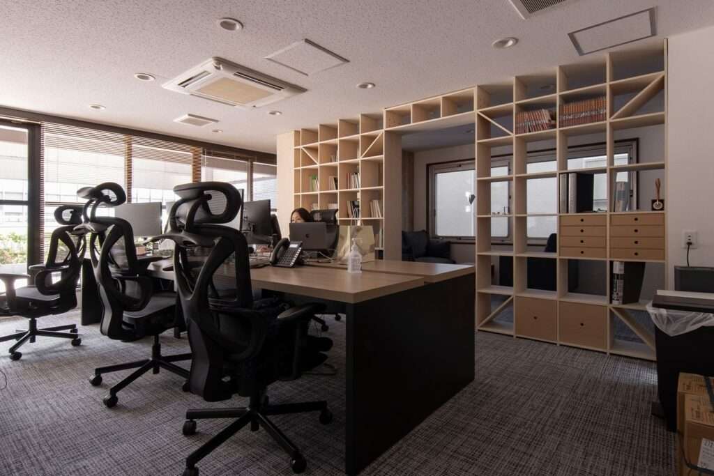 オフィスのオーダー家具はセミオーダーがおすすめ 多彩な実例をご紹介