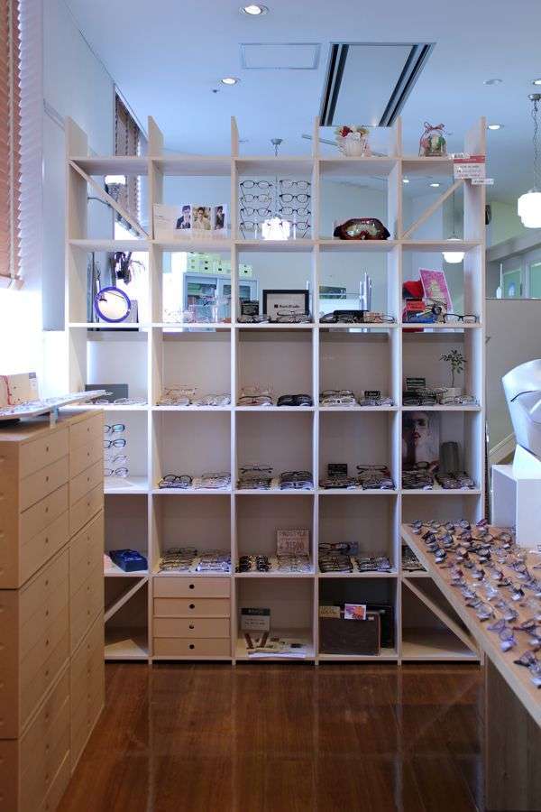 店舗ディスプレイ棚の選び方 おしゃれな業務用の陳列什器の実例をご紹介