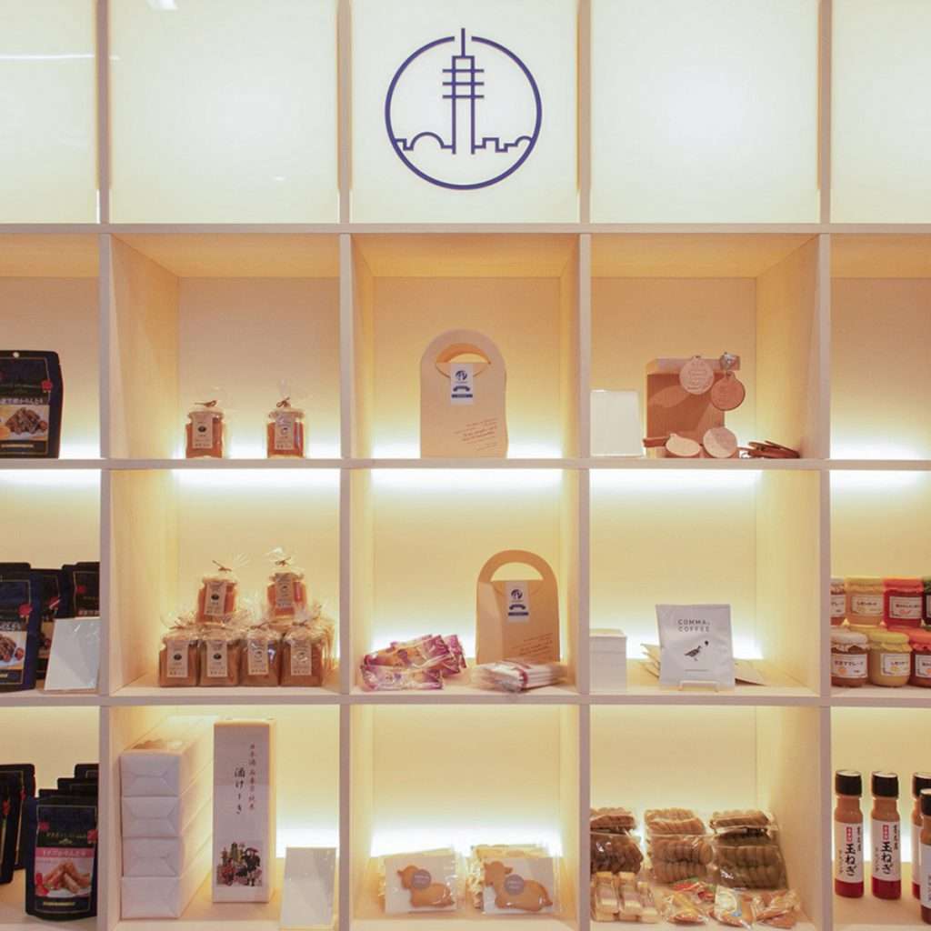 店舗ディスプレイ棚の選び方 おしゃれな業務用の陳列什器の実例をご紹介