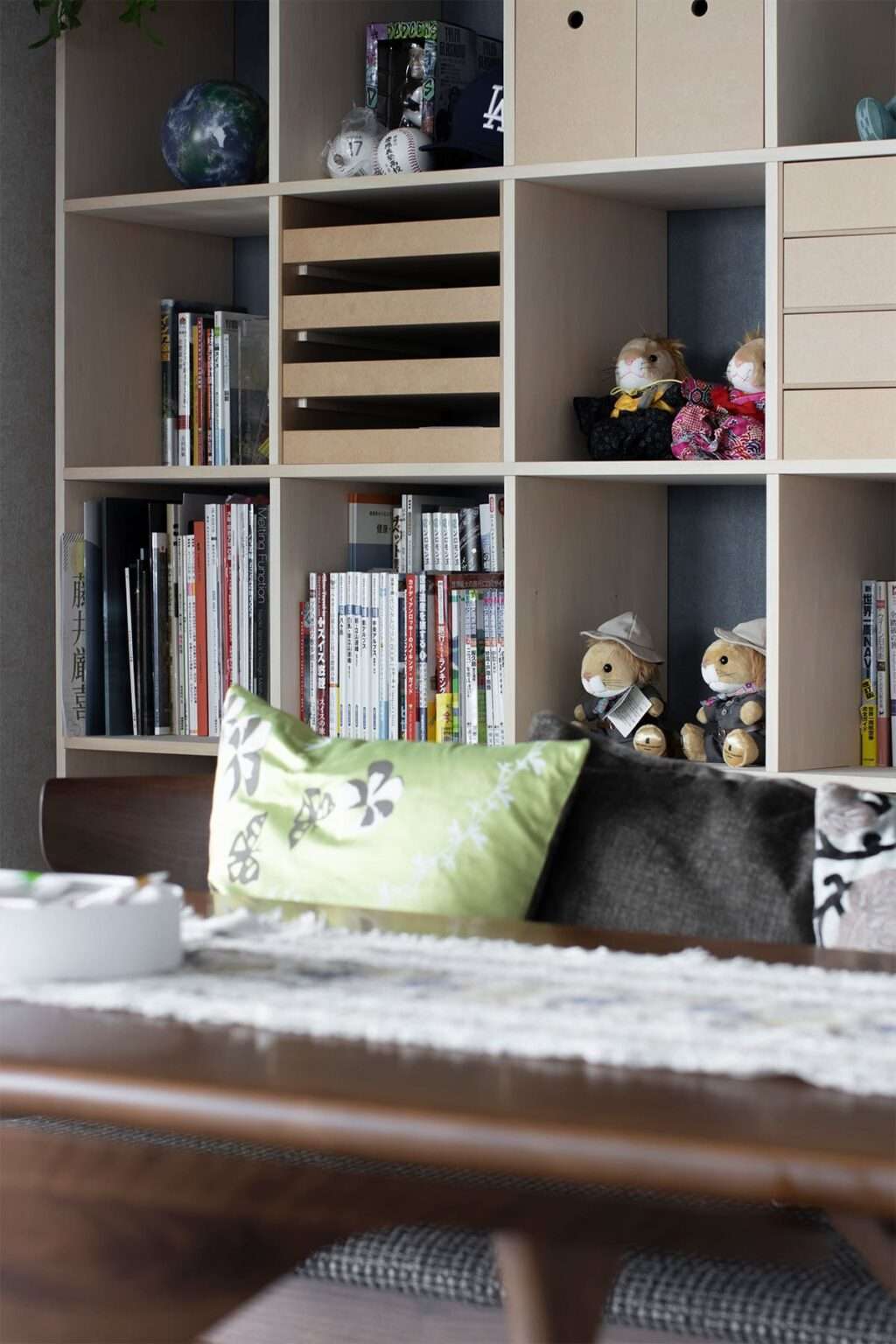 リビングの本棚・ワークスペース - Shelf 壁一面の本棚 - マルゲリータお客様事例
