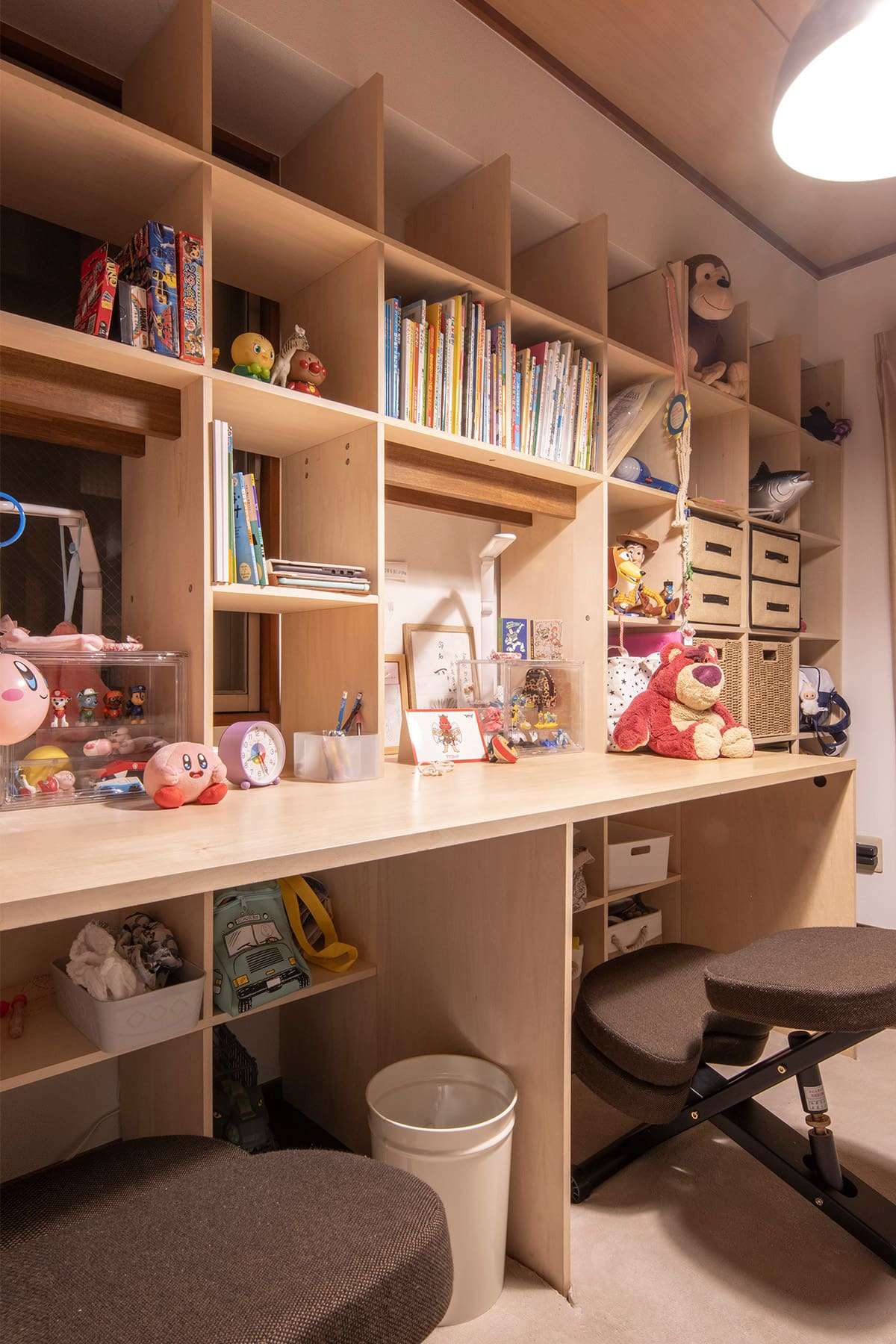 お子さんの学習机 - Shelf 壁一面のカウンター付き本棚 / 壁一面の本棚 奥行350mm - マルゲリータお客様事例