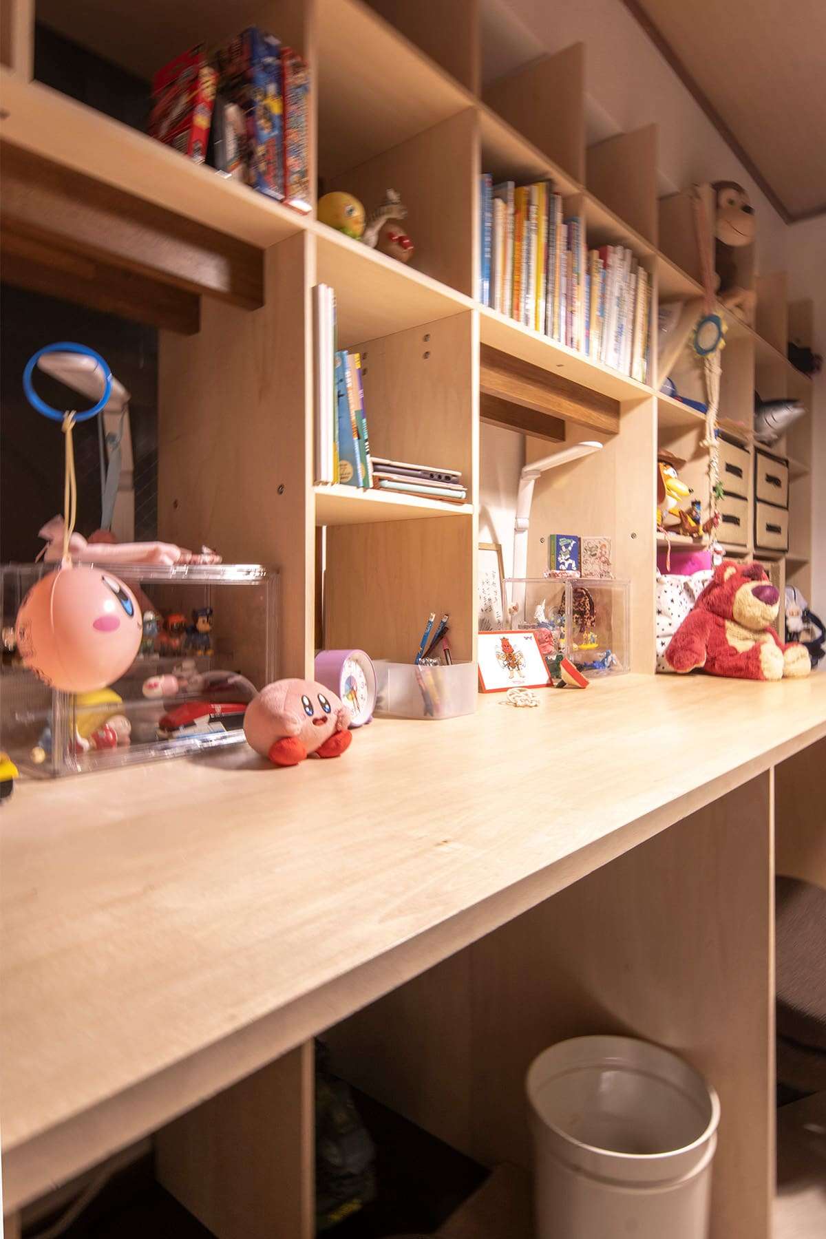 お子さんの学習机 - Shelf 壁一面のカウンター付き本棚 / 壁一面の本棚 奥行350mm - マルゲリータお客様事例