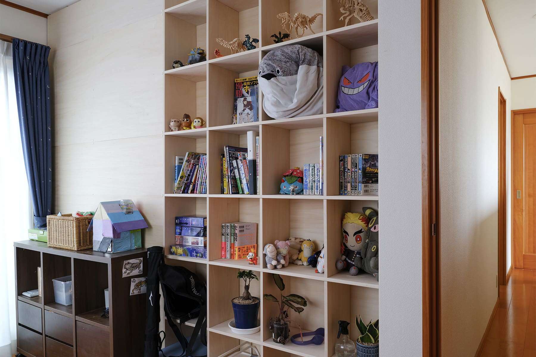 子供部屋の間仕切り本棚 - Shelf 壁一面の本棚 奥行250mm - マルゲリータお客様事例