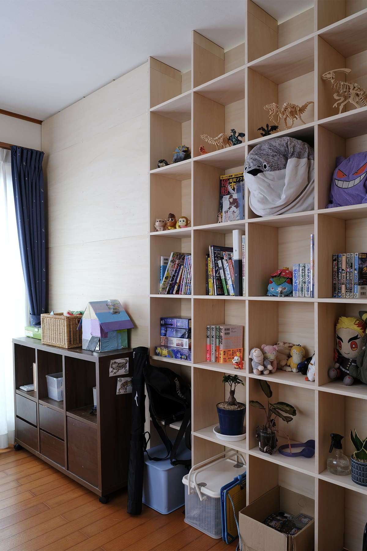子供部屋の間仕切り本棚 - Shelf 壁一面の本棚 奥行250mm - マルゲリータお客様事例