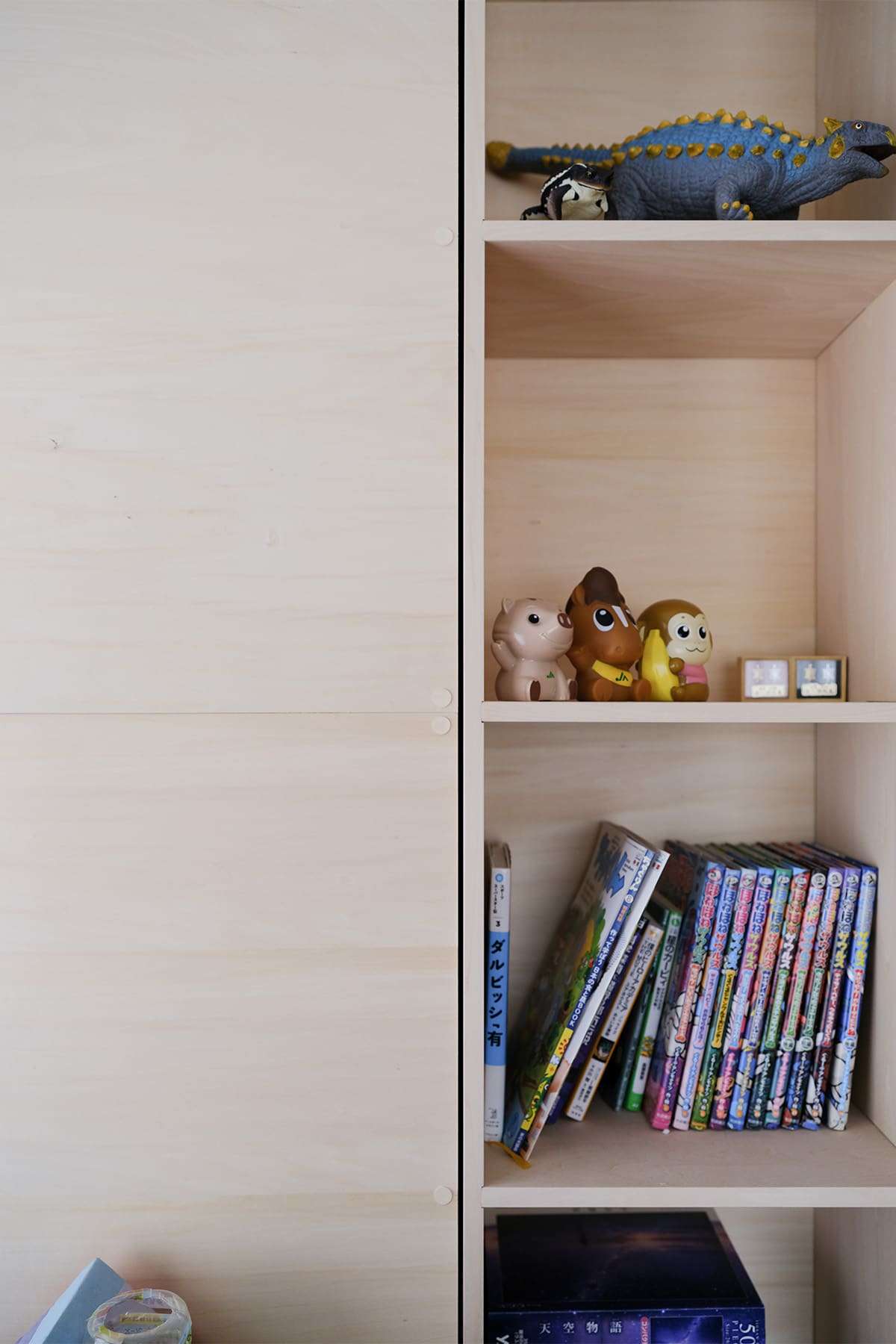 子供部屋の間仕切り本棚 - Shelf 壁一面の本棚 奥行250mm - マルゲリータお客様事例