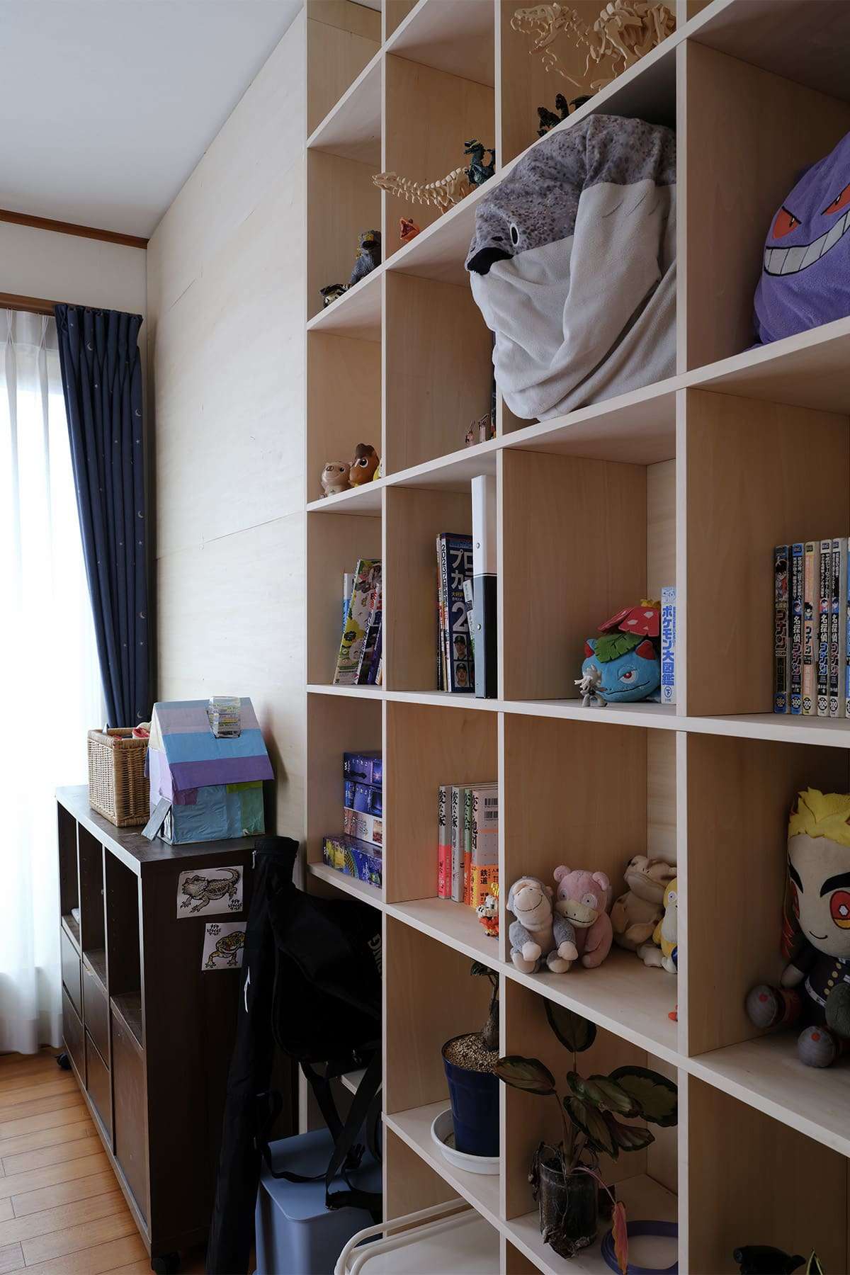 子供部屋の間仕切り本棚 - Shelf 壁一面の本棚 奥行250mm - マルゲリータお客様事例