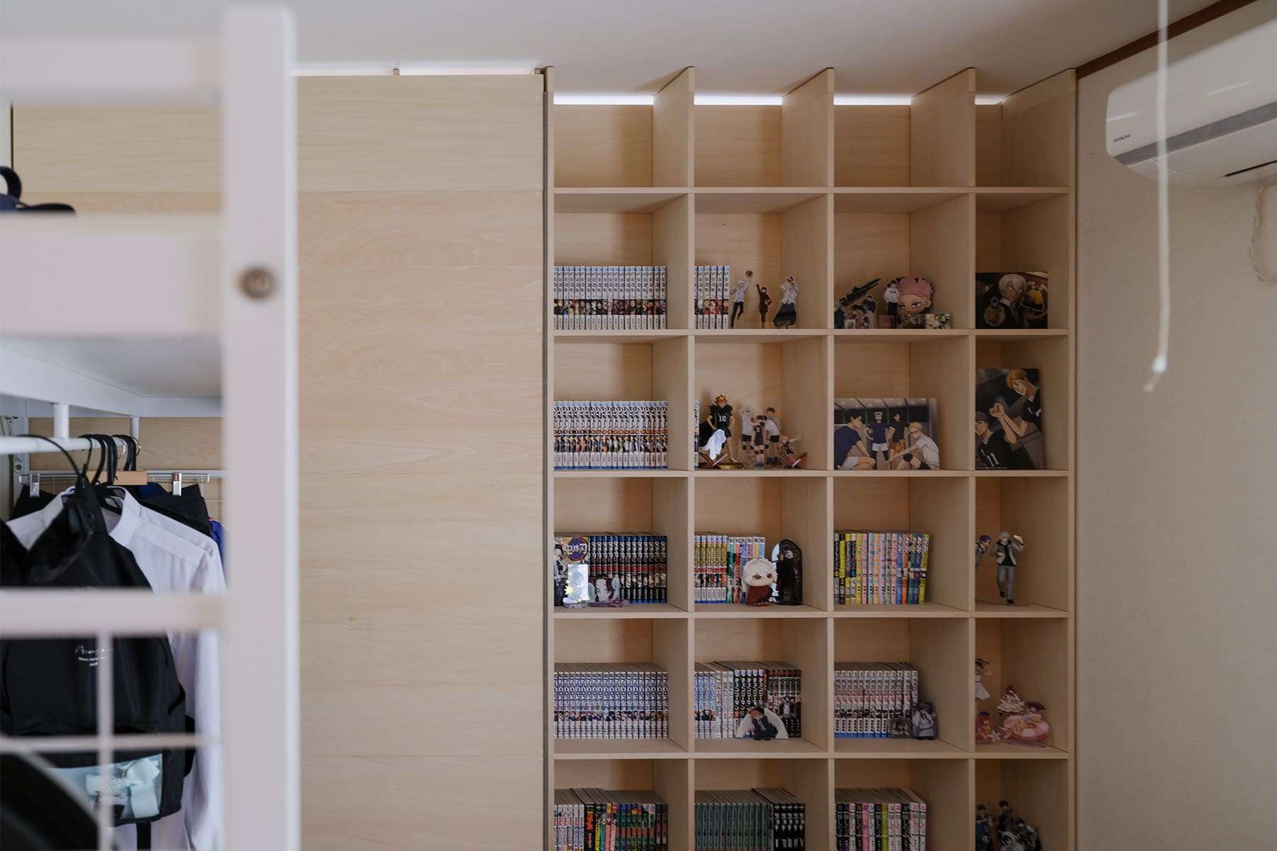 子供部屋の間仕切り本棚 - Shelf 壁一面の本棚 奥行250mm - マルゲリータお客様事例