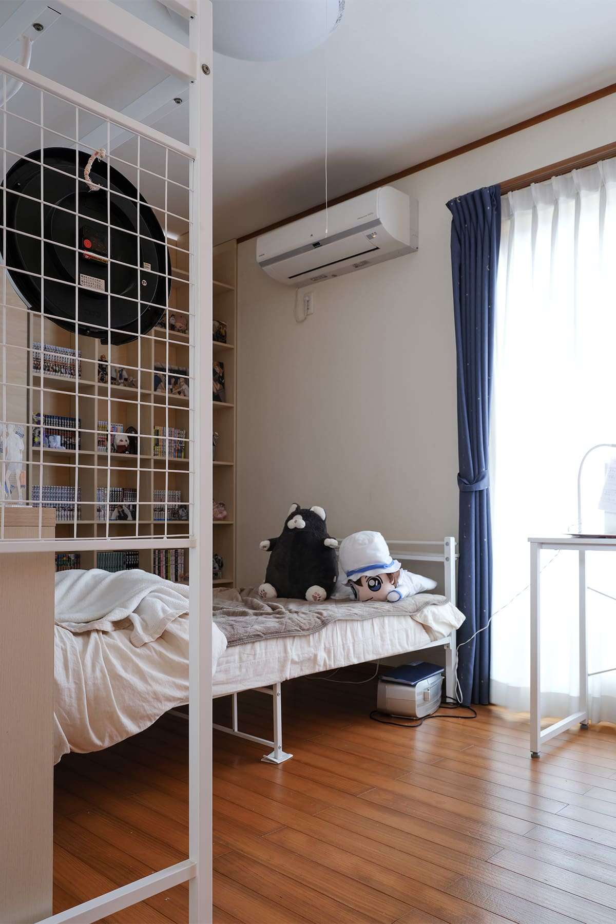子供部屋の間仕切り本棚 - Shelf 壁一面の本棚 奥行250mm - マルゲリータお客様事例