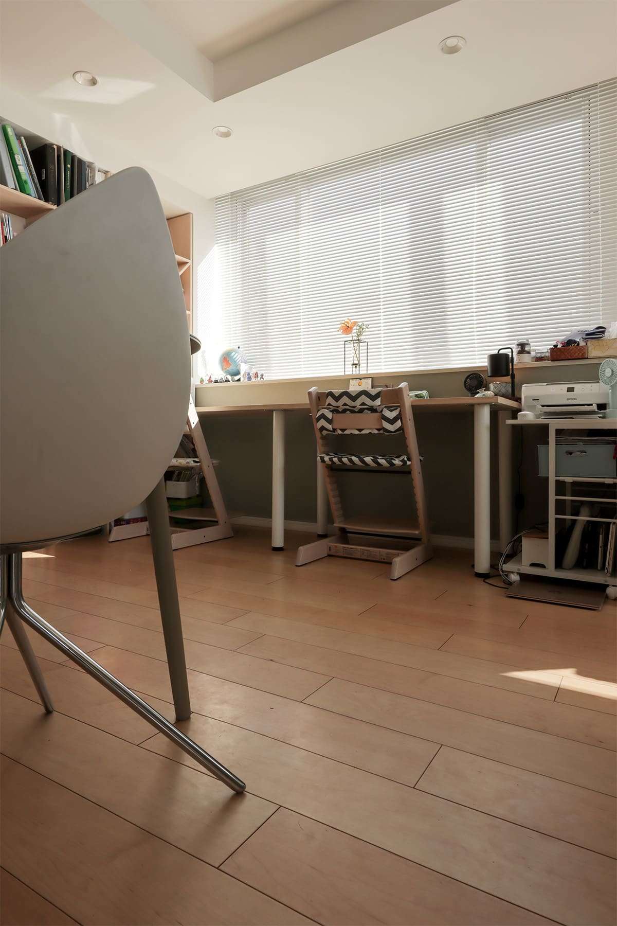 家族共用の学習スペース - Shelf デスク付き本棚 - マルゲリータお客様事例