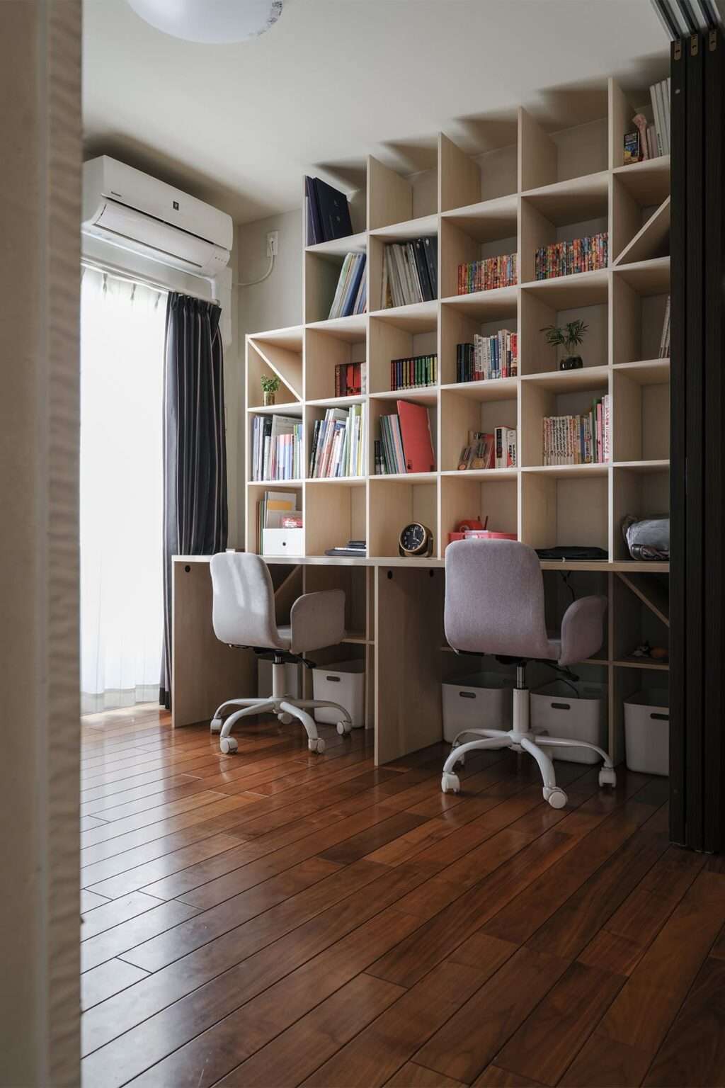 二人のお子さんの学習スペース - Shelf カウンター付き本棚 - マルゲリータお客様事例