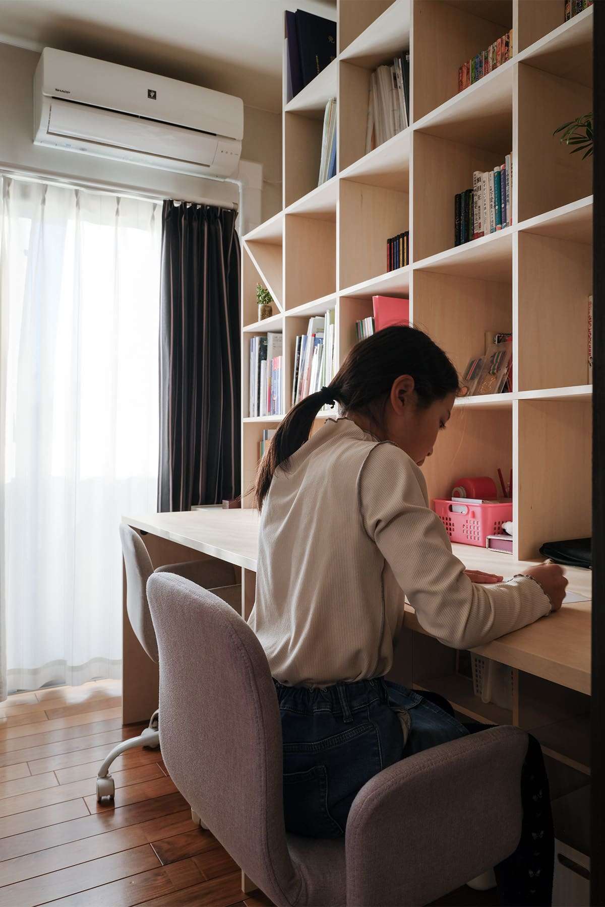 二人のお子さんの学習スペース - Shelf カウンター付き本棚 - マルゲリータお客様事例