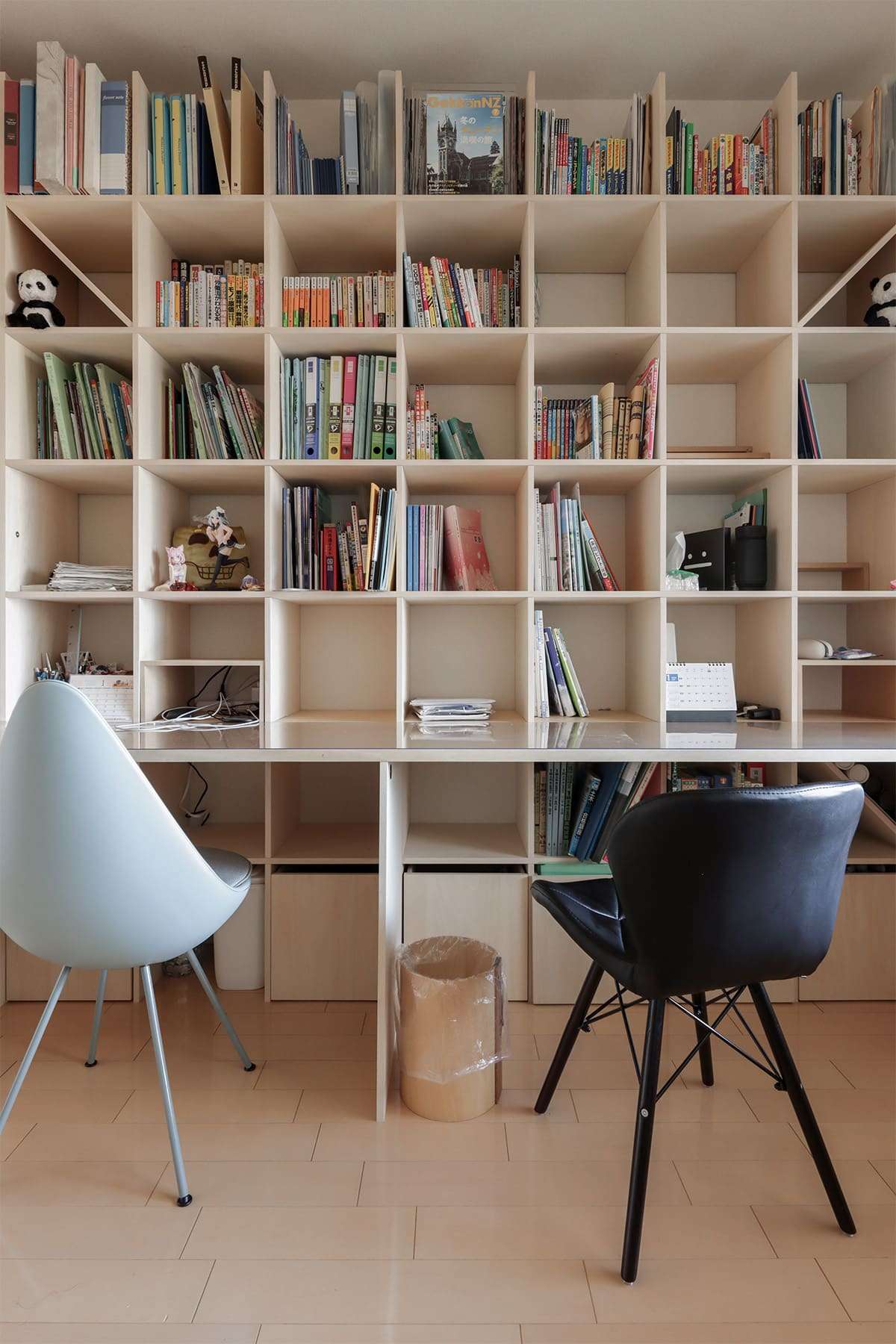 親子で使うワークスペース - Shelf カウンター付き本棚 / 壁一面の本棚 奥行350mm - マルゲリータお客様事例