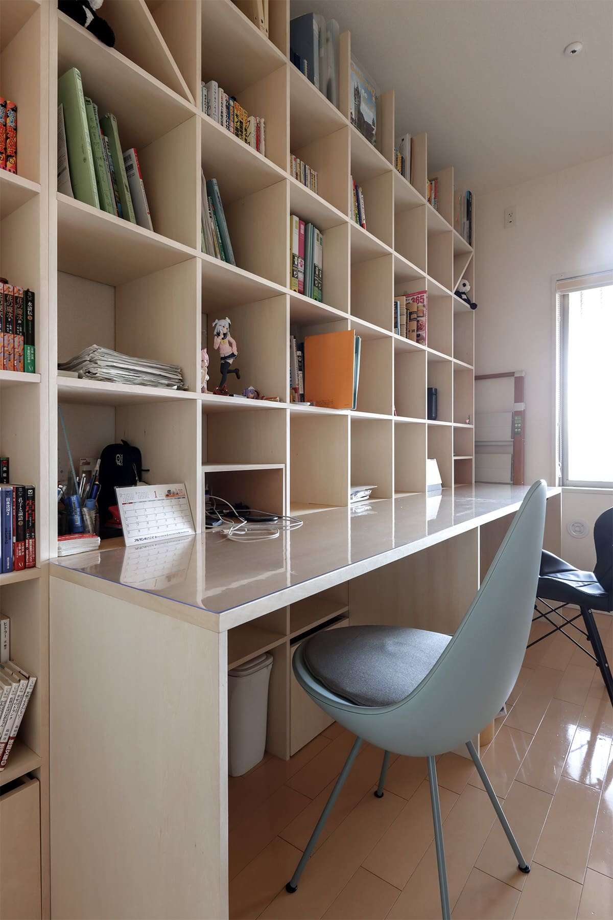 親子で使うワークスペース - Shelf カウンター付き本棚 / 壁一面の本棚 奥行350mm - マルゲリータお客様事例