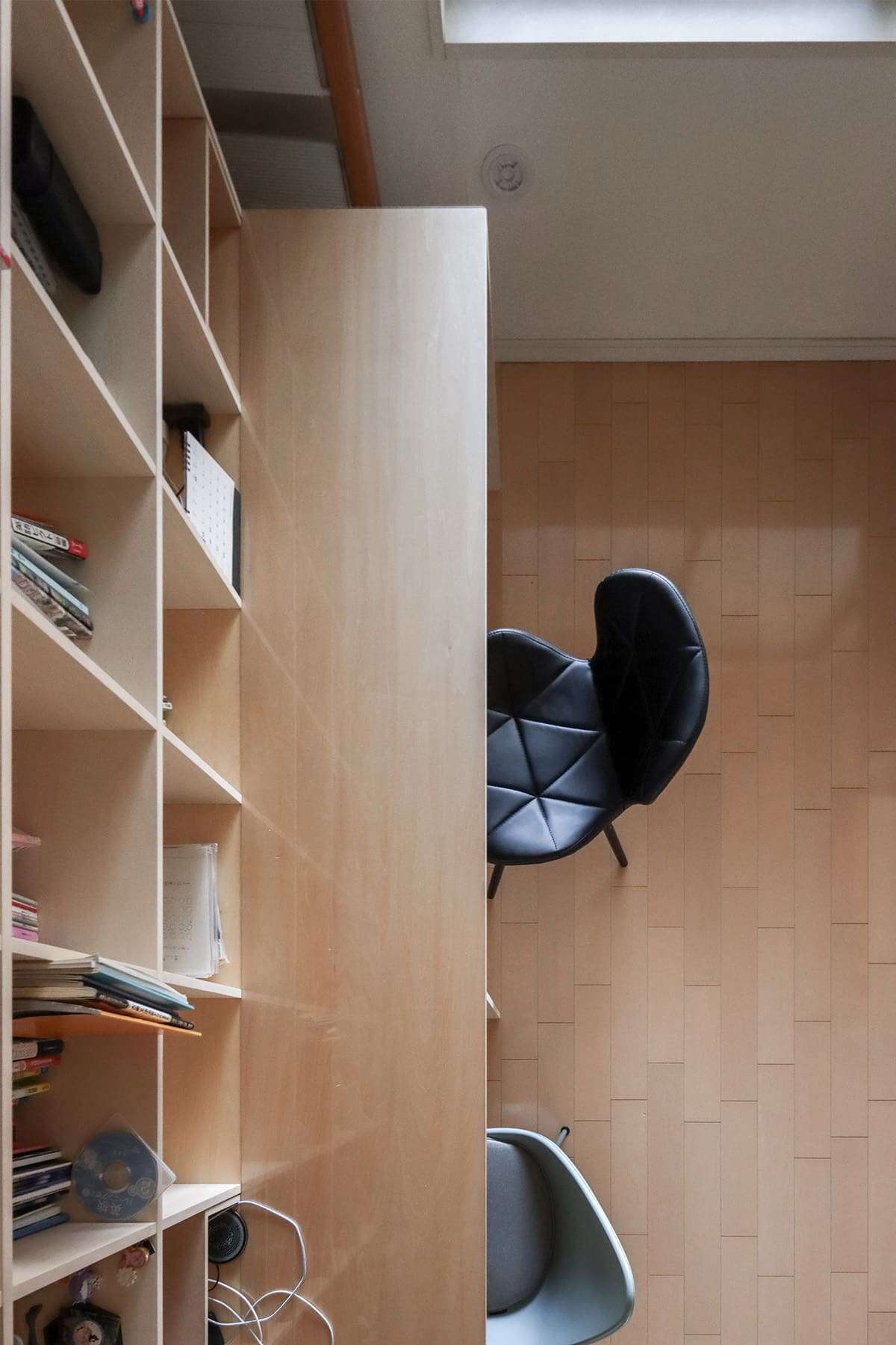 親子で使うワークスペース - Shelf カウンター付き本棚 / 壁一面の本棚 奥行350mm - マルゲリータお客様事例