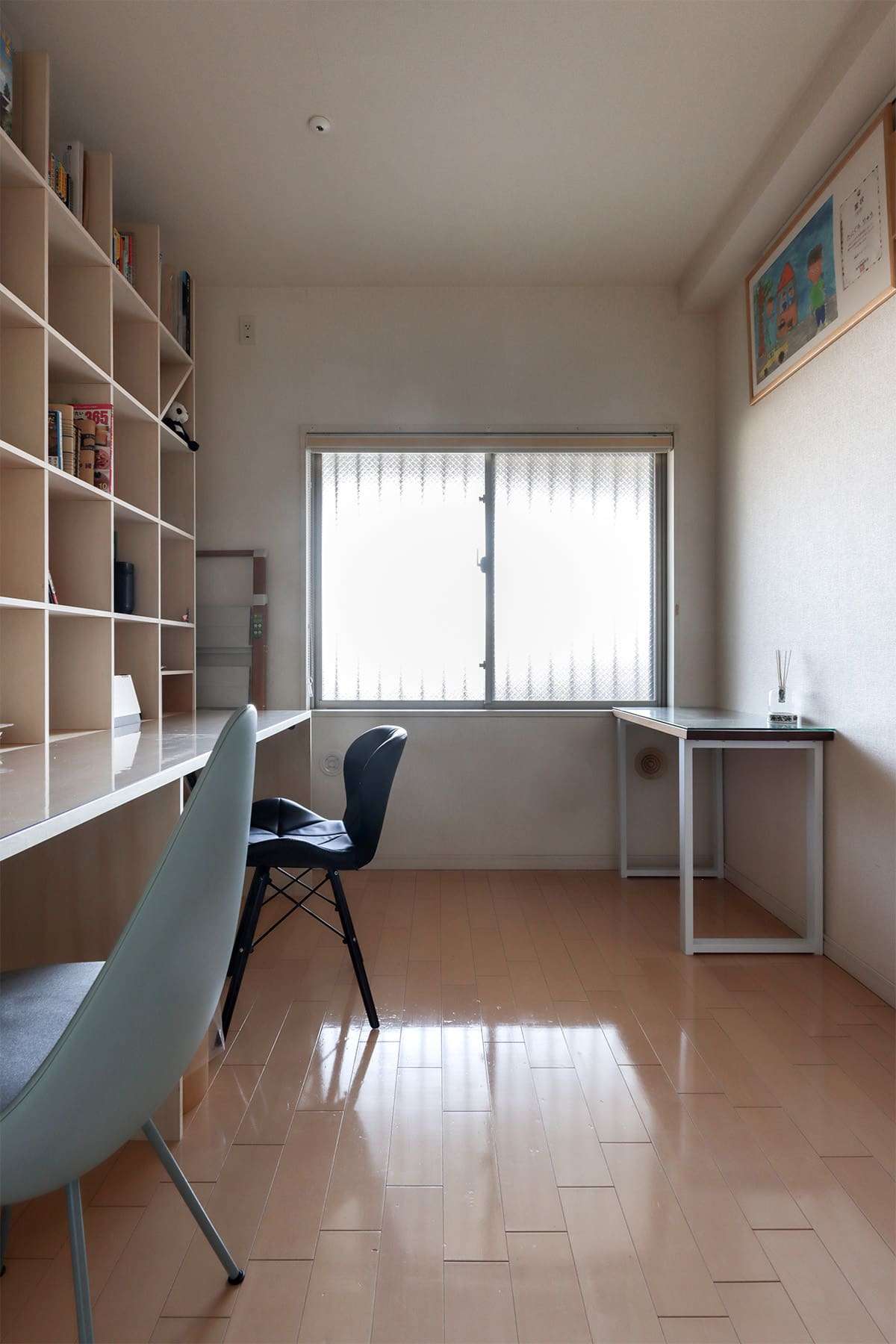 親子で使うワークスペース - Shelf カウンター付き本棚 / 壁一面の本棚 奥行350mm - マルゲリータお客様事例