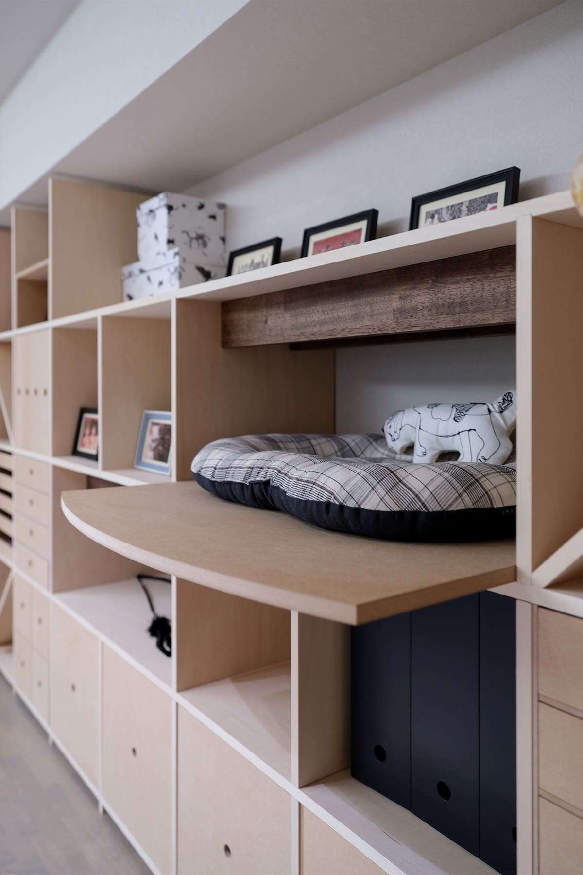 愛猫との暮らし - Shelf 壁一面の本棚 奥行350mm - マルゲリータお客様事例