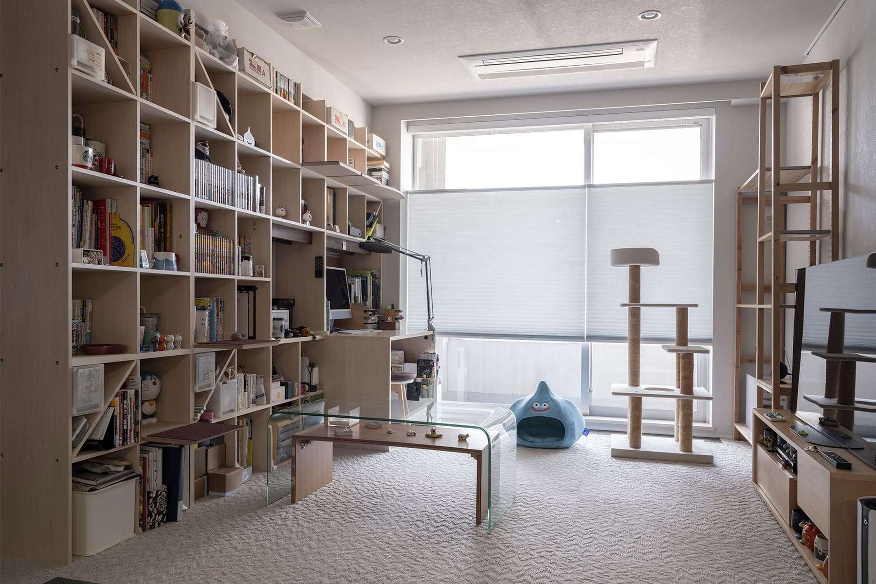 リビング収納 - Shelf 壁一面の本棚 奥行350mm / カウンター付き本棚 - マルゲリータお客様事例