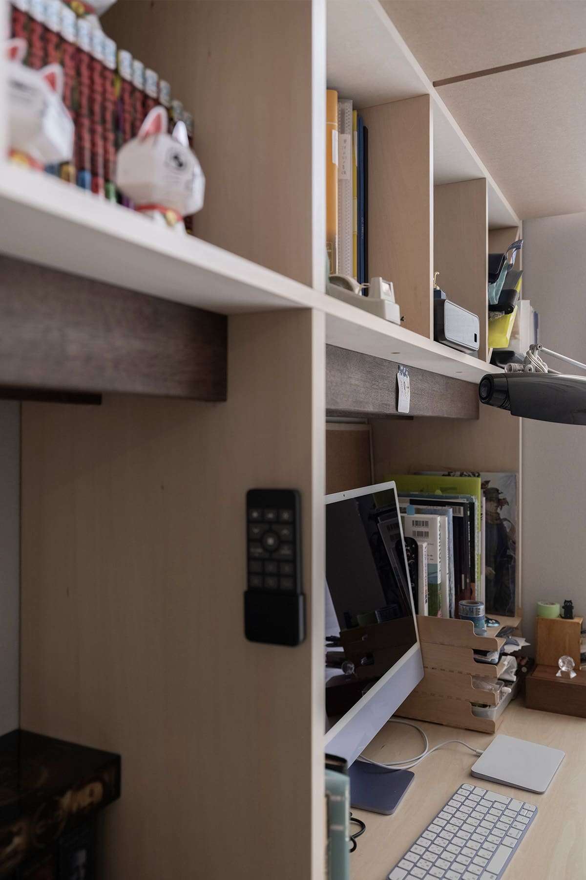 リビング収納 - Shelf 壁一面の本棚 奥行350mm / カウンター付き本棚 - マルゲリータお客様事例
