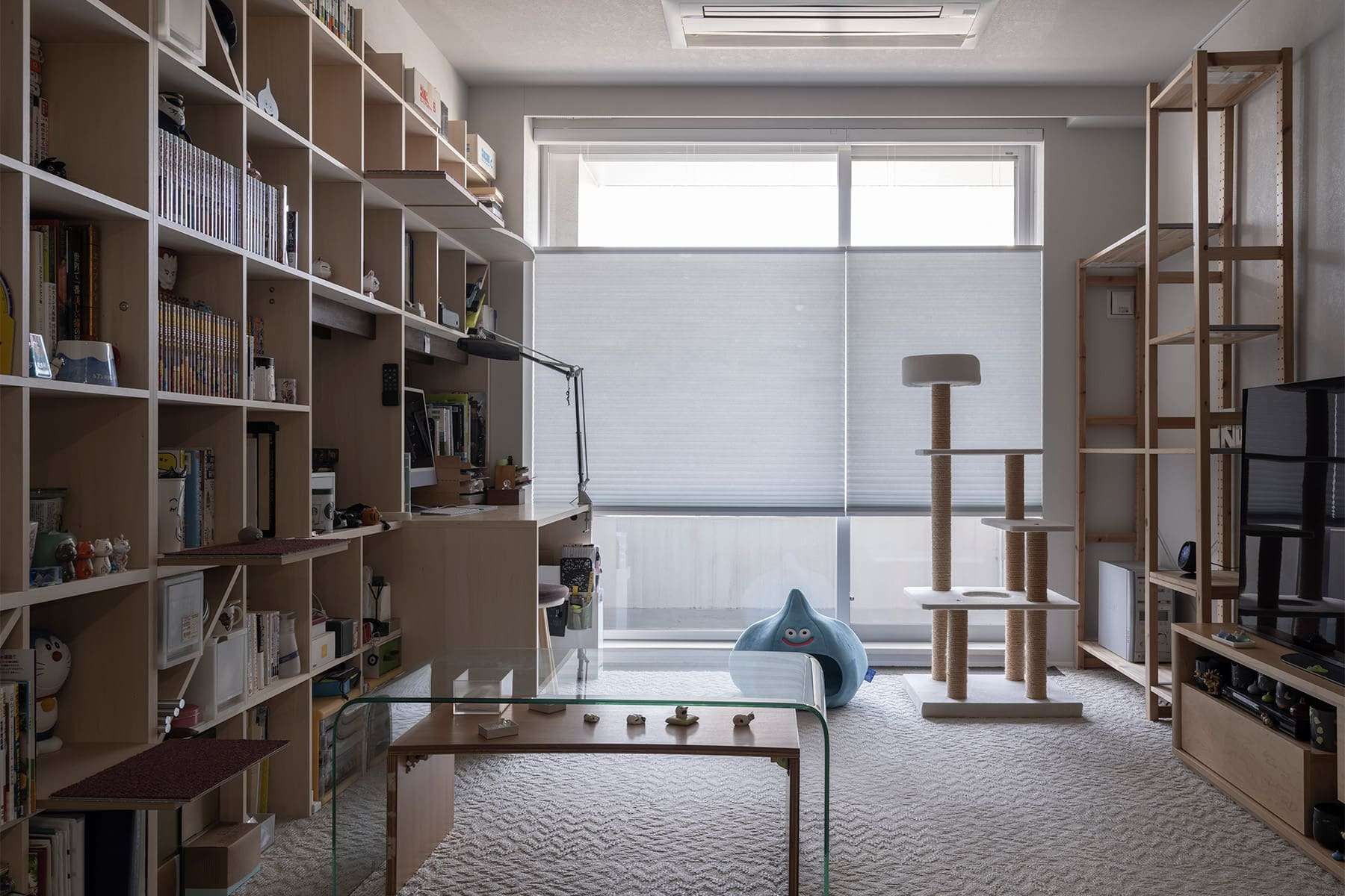 リビング収納 - Shelf 壁一面の本棚 奥行350mm / カウンター付き本棚 - マルゲリータお客様事例