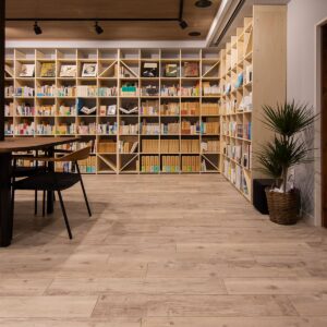 白井正雄記念館 ともす図書館 - Shelf 壁一面の本棚 奥行350 - マルゲリータお客様事例