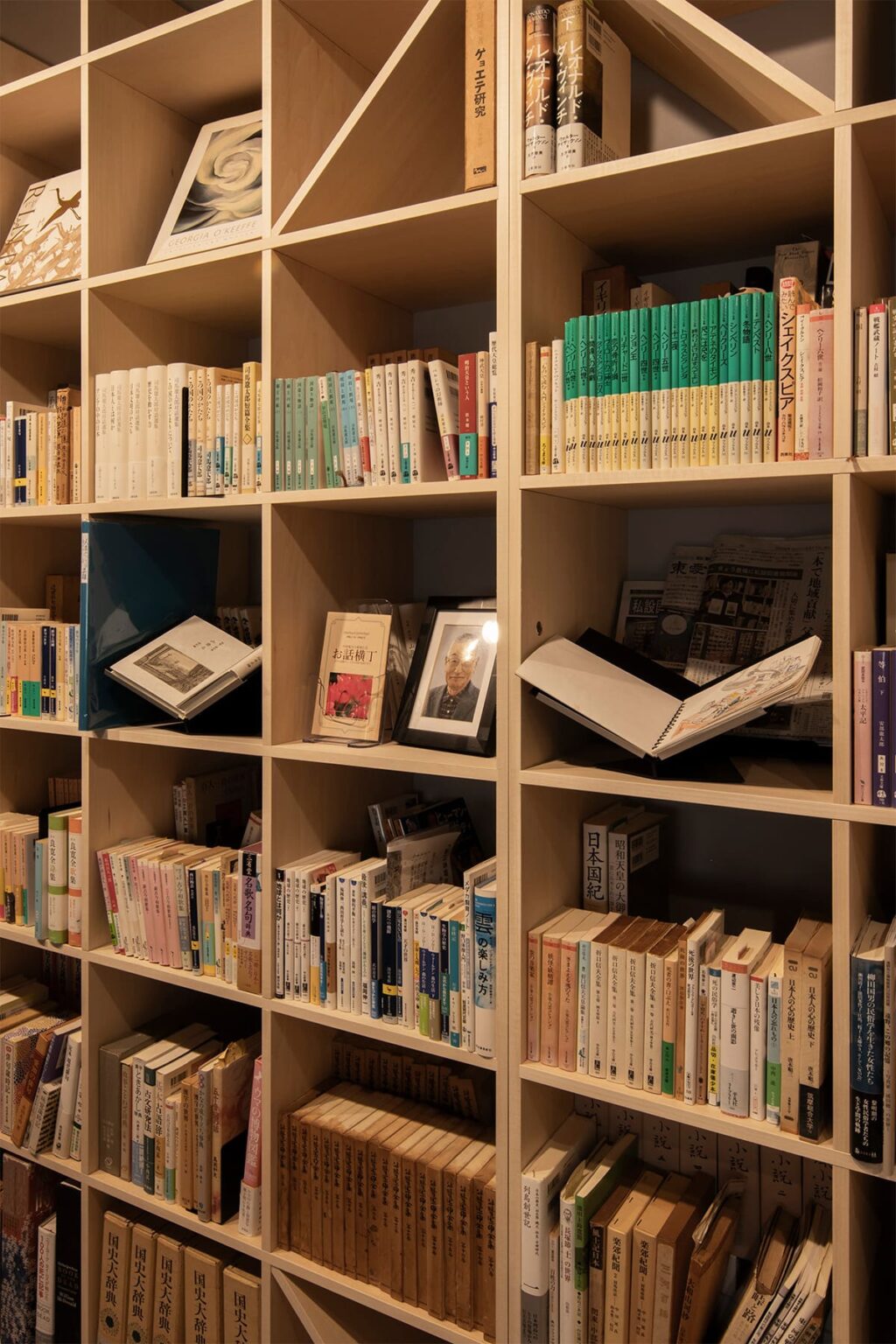 白井正雄記念館 ともす図書館 - Shelf 壁一面の本棚 奥行350 - マルゲリータお客様事例