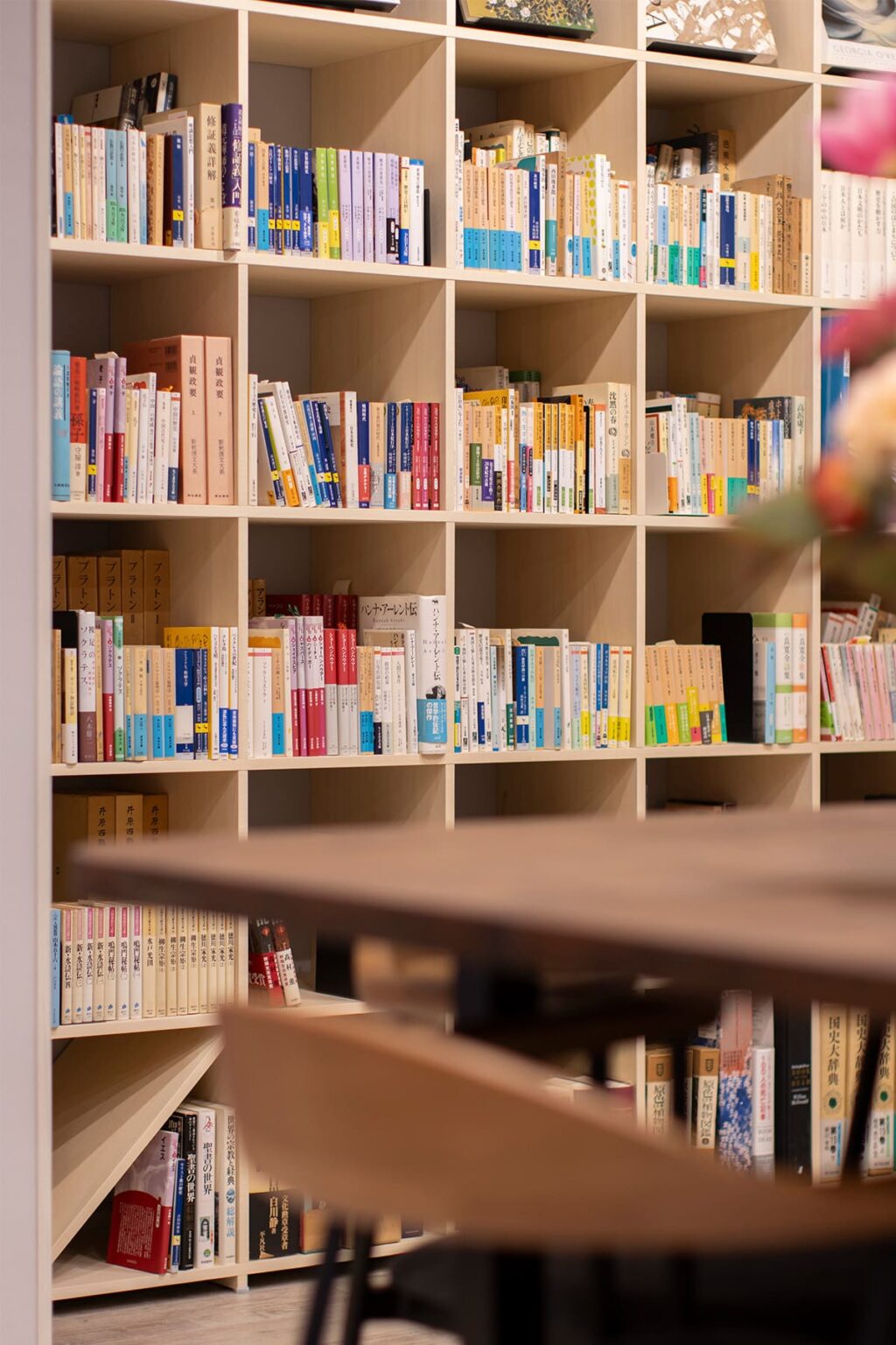 白井正雄記念館 ともす図書館 - Shelf 壁一面の本棚 奥行350 - マルゲリータお客様事例