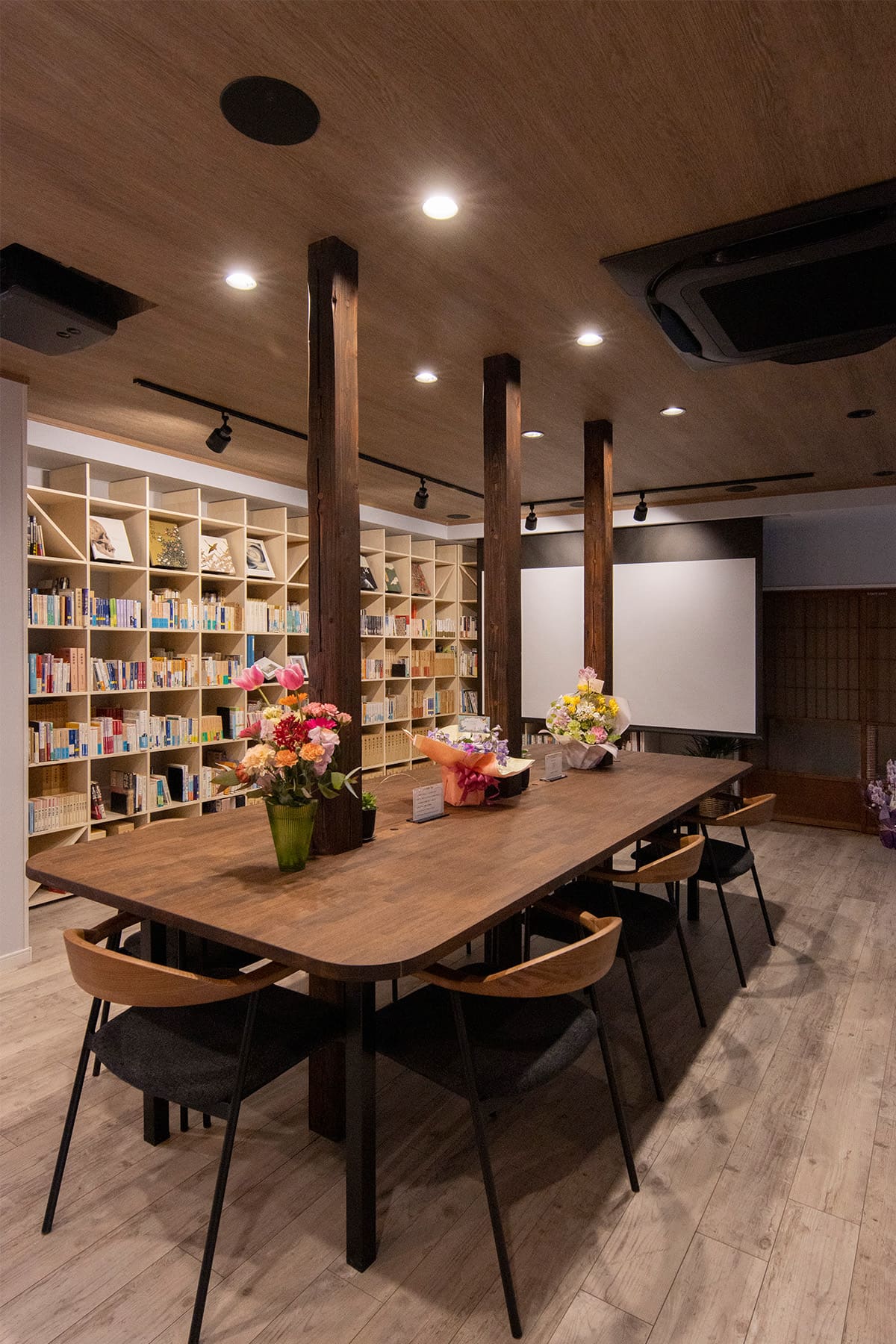 白井正雄記念館 ともす図書館 - Shelf 壁一面の本棚 奥行350 - マルゲリータお客様事例