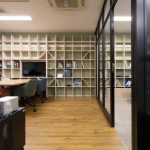 名古屋大学環境医学研究所の本棚 - Shelf 壁一面の本棚 奥行350mm - マルゲリータお客様事例