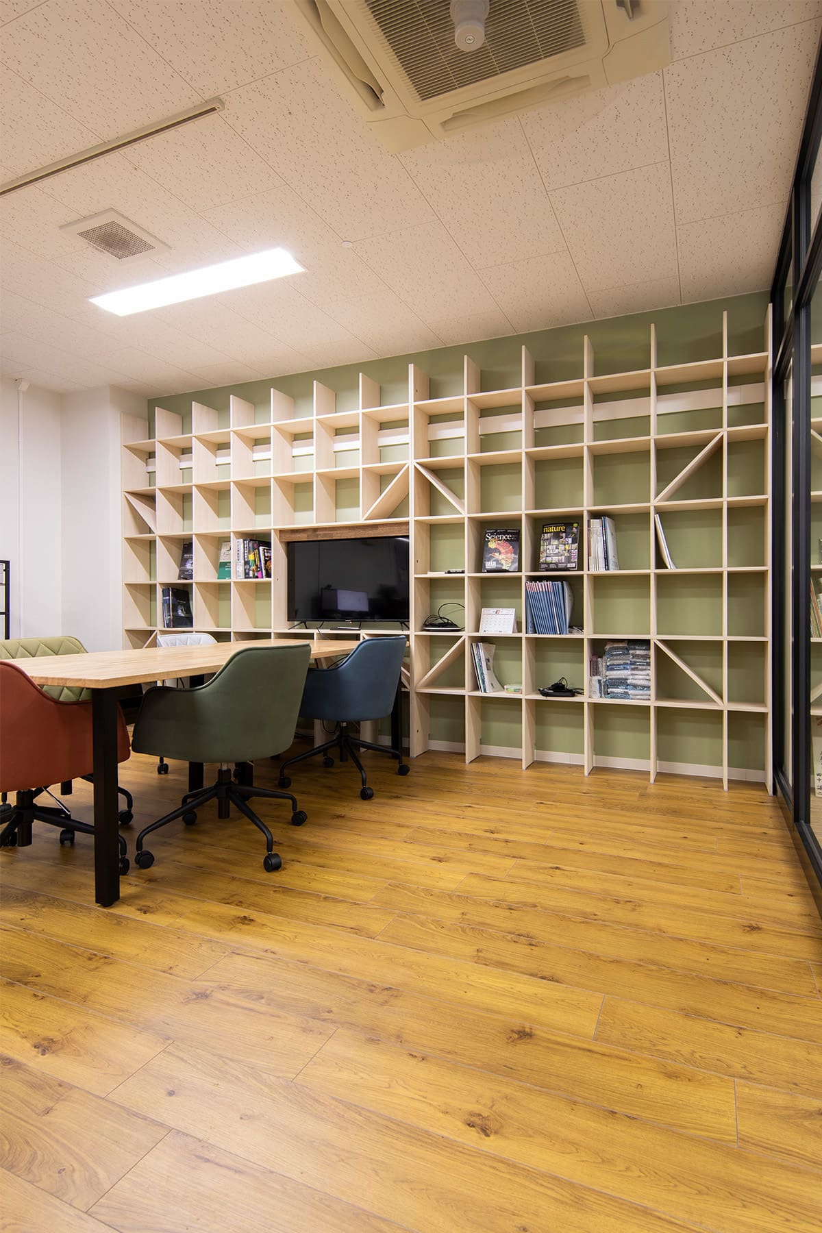 名古屋大学環境医学研究所の本棚 - Shelf 壁一面の本棚 奥行350mm - マルゲリータお客様事例
