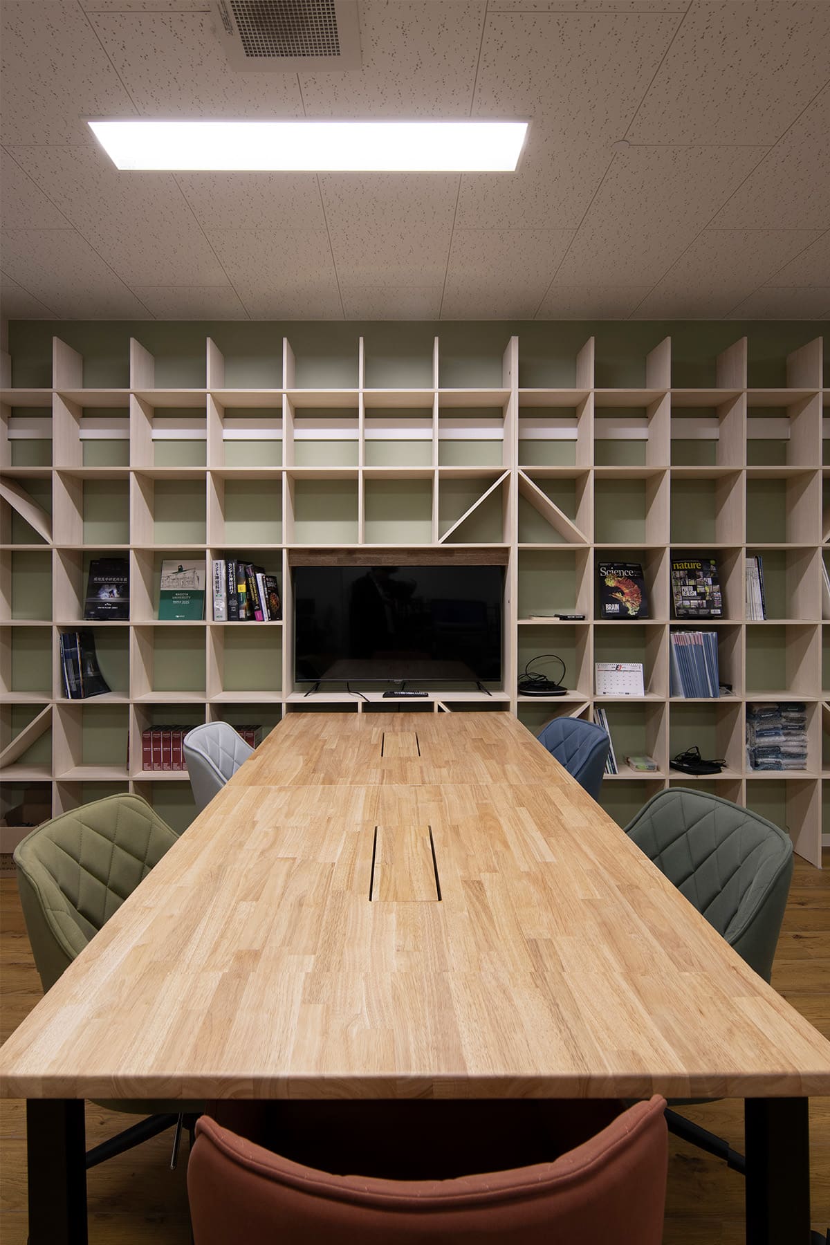 名古屋大学環境医学研究所の本棚 - Shelf 壁一面の本棚 奥行350mm - マルゲリータお客様事例