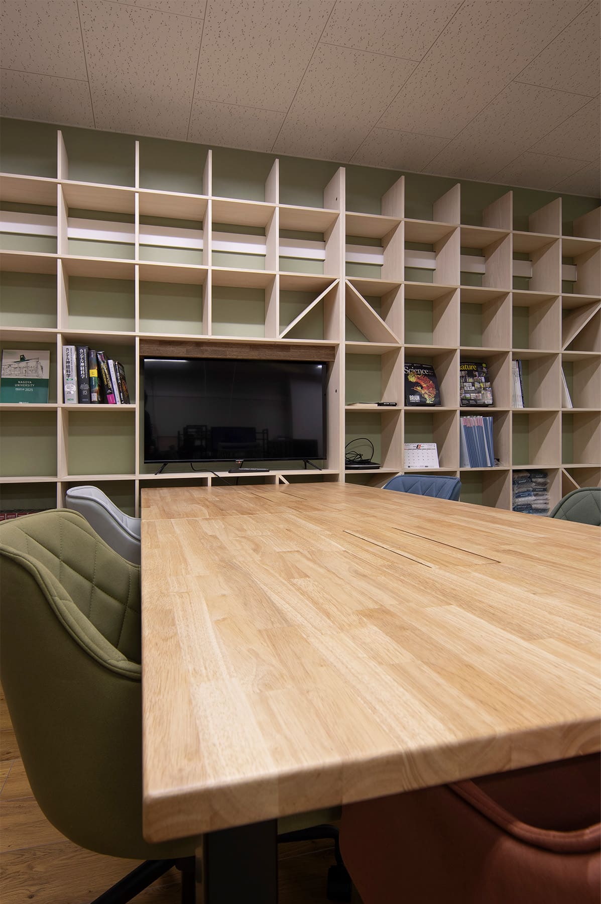 名古屋大学環境医学研究所の本棚 - Shelf 壁一面の本棚 奥行350mm - マルゲリータお客様事例