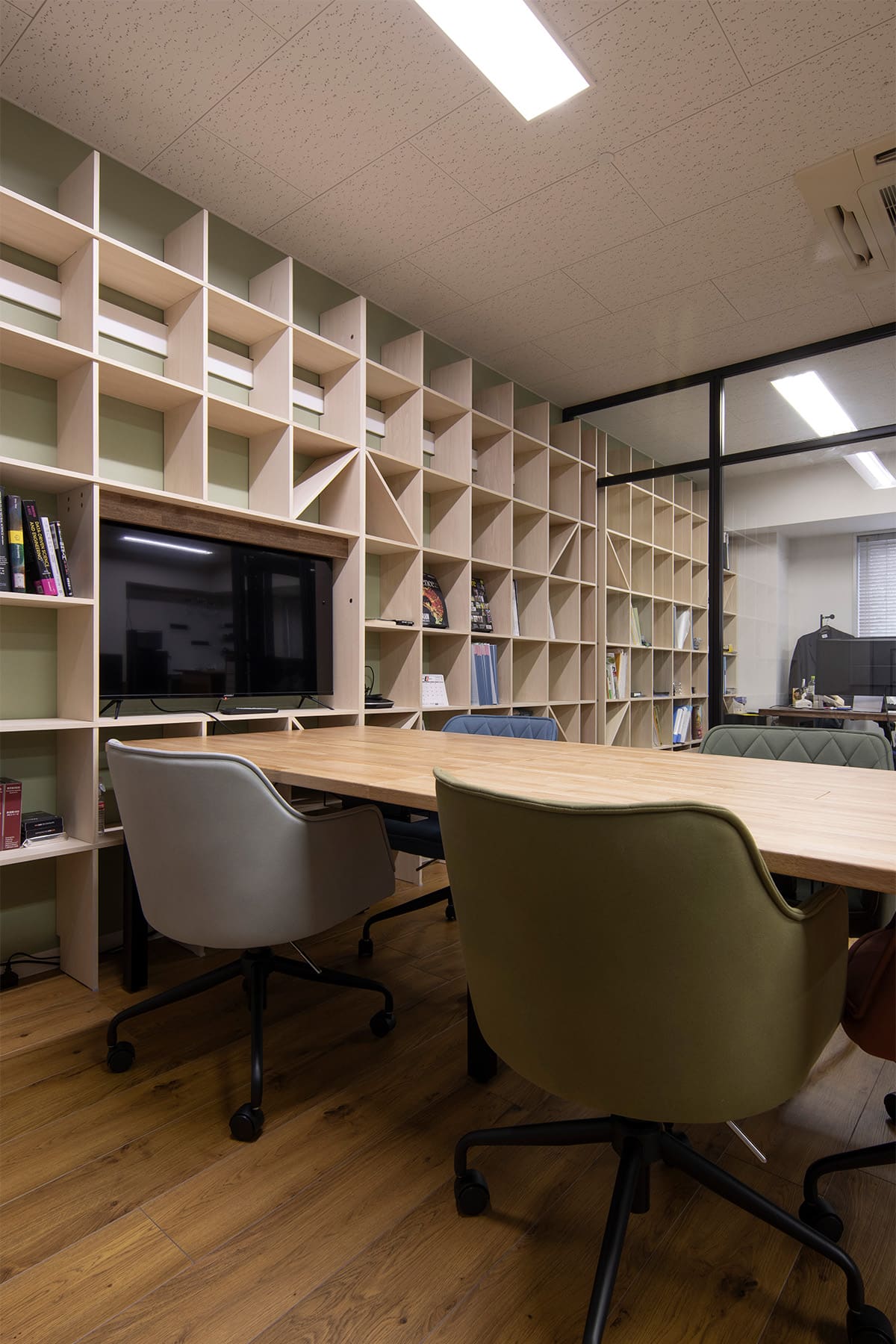 名古屋大学環境医学研究所の本棚 - Shelf 壁一面の本棚 奥行350mm - マルゲリータお客様事例